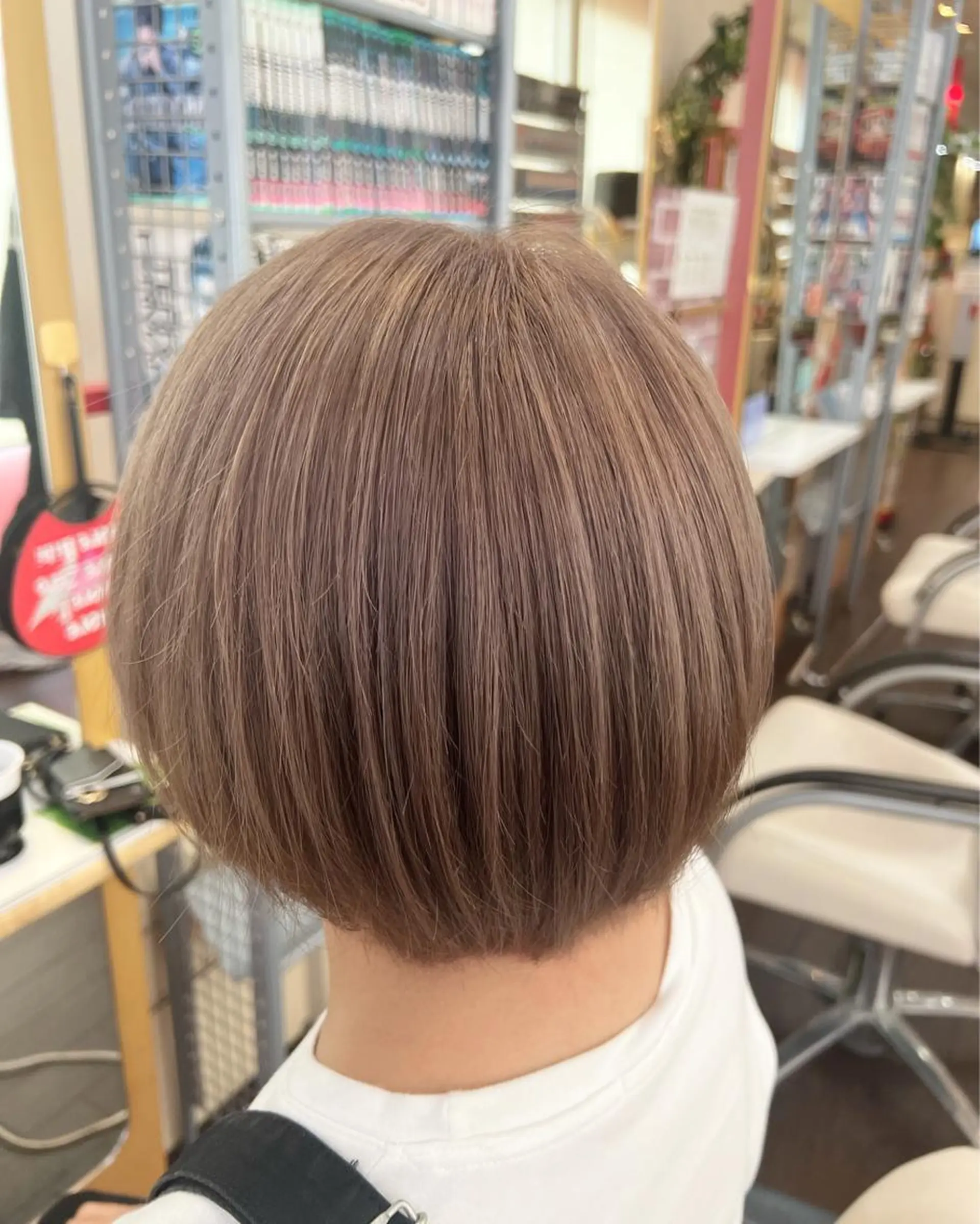カラー アッシュ ベージュカラー ブリーチ ヘアカラー まさき✂︎ブリーチ／ デザインカラーのヘアスタイル