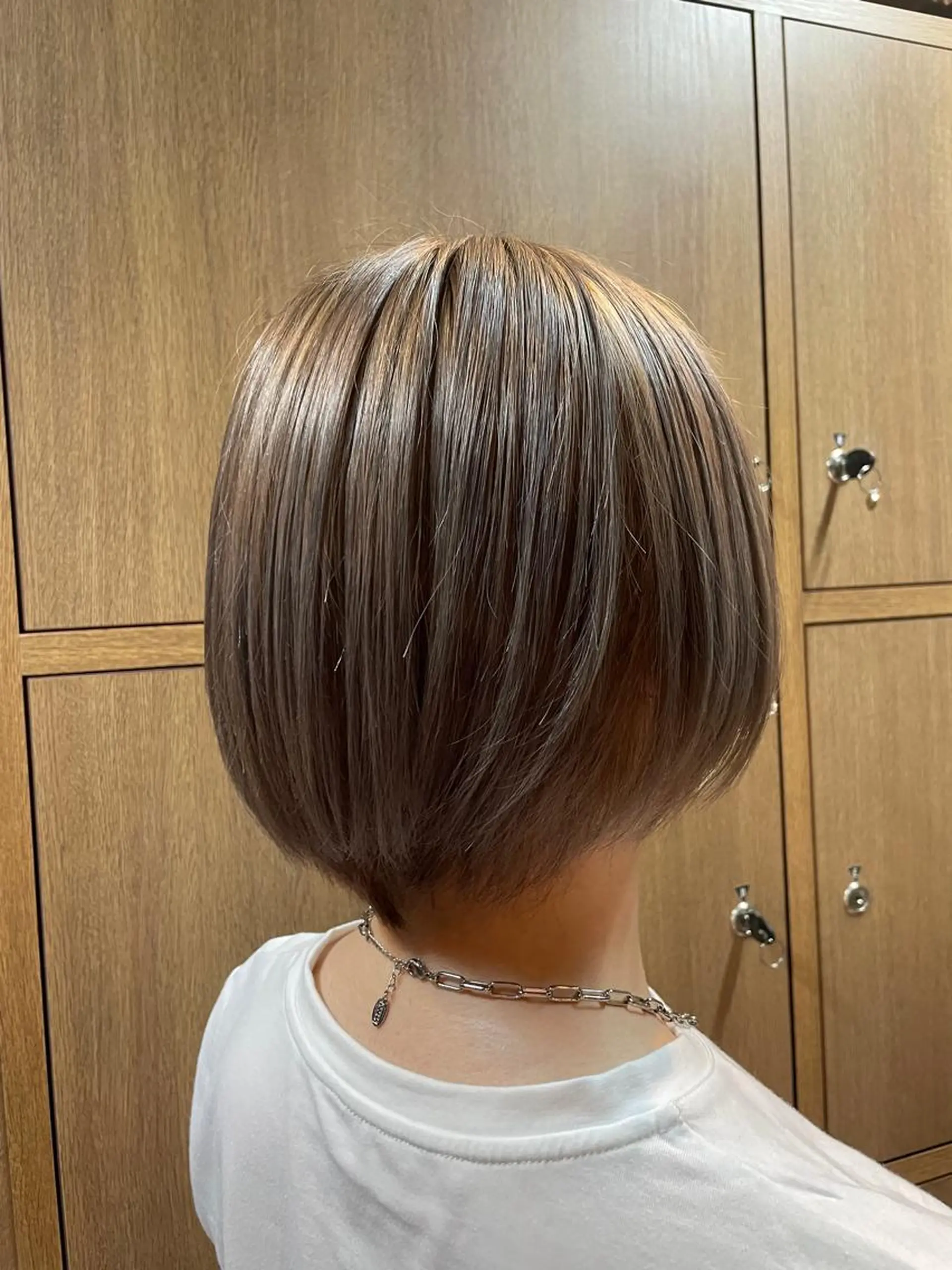 ショート カラー ブリーチ 透明感カラー ハイトーンカラー マキノ キョウカのヘアスタイル