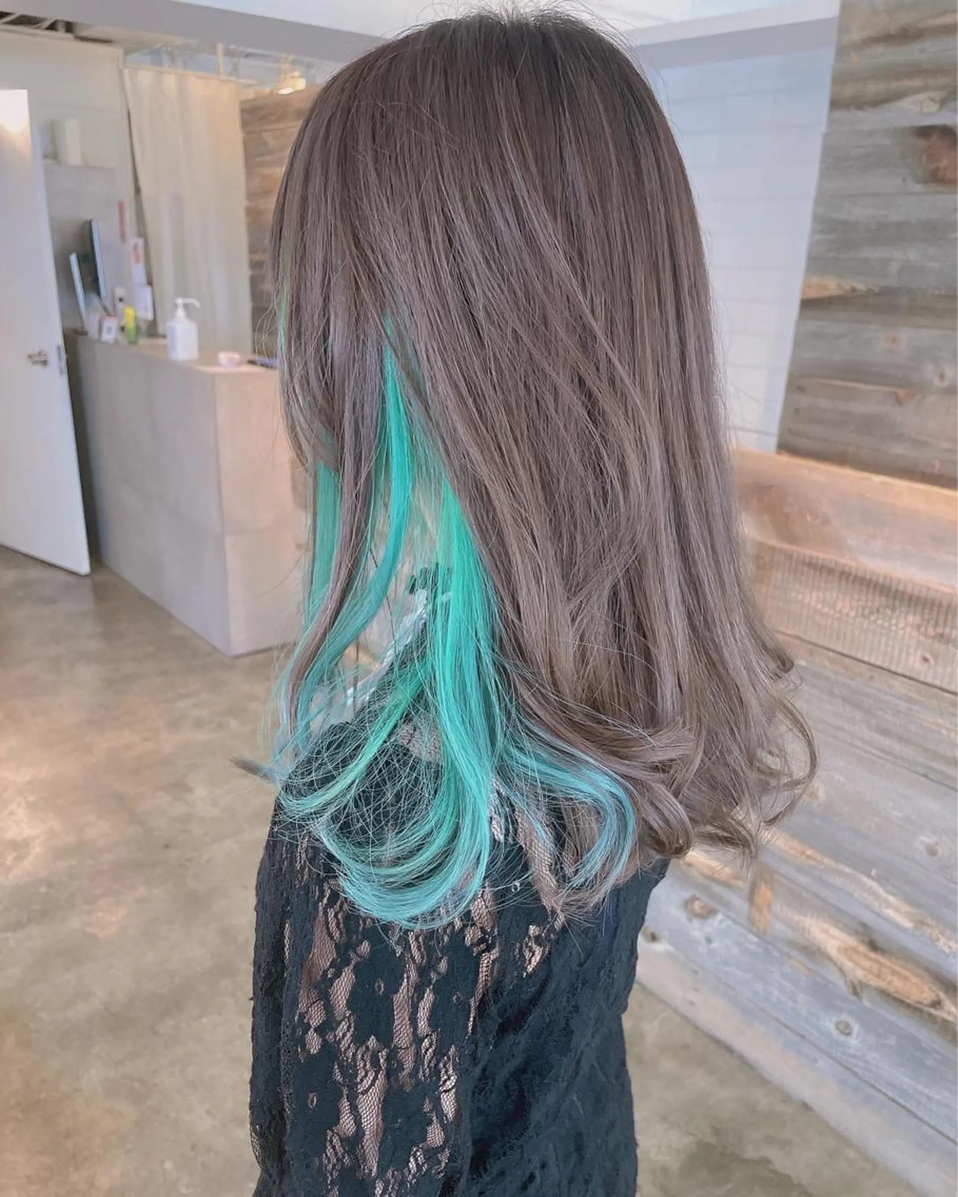 セミロング カラー インナーカラー ミント ミントグリーン ヘアカラー トリートメント ハイトーン/レイヤー /ケアブリーチ石川治のヘアスタイル