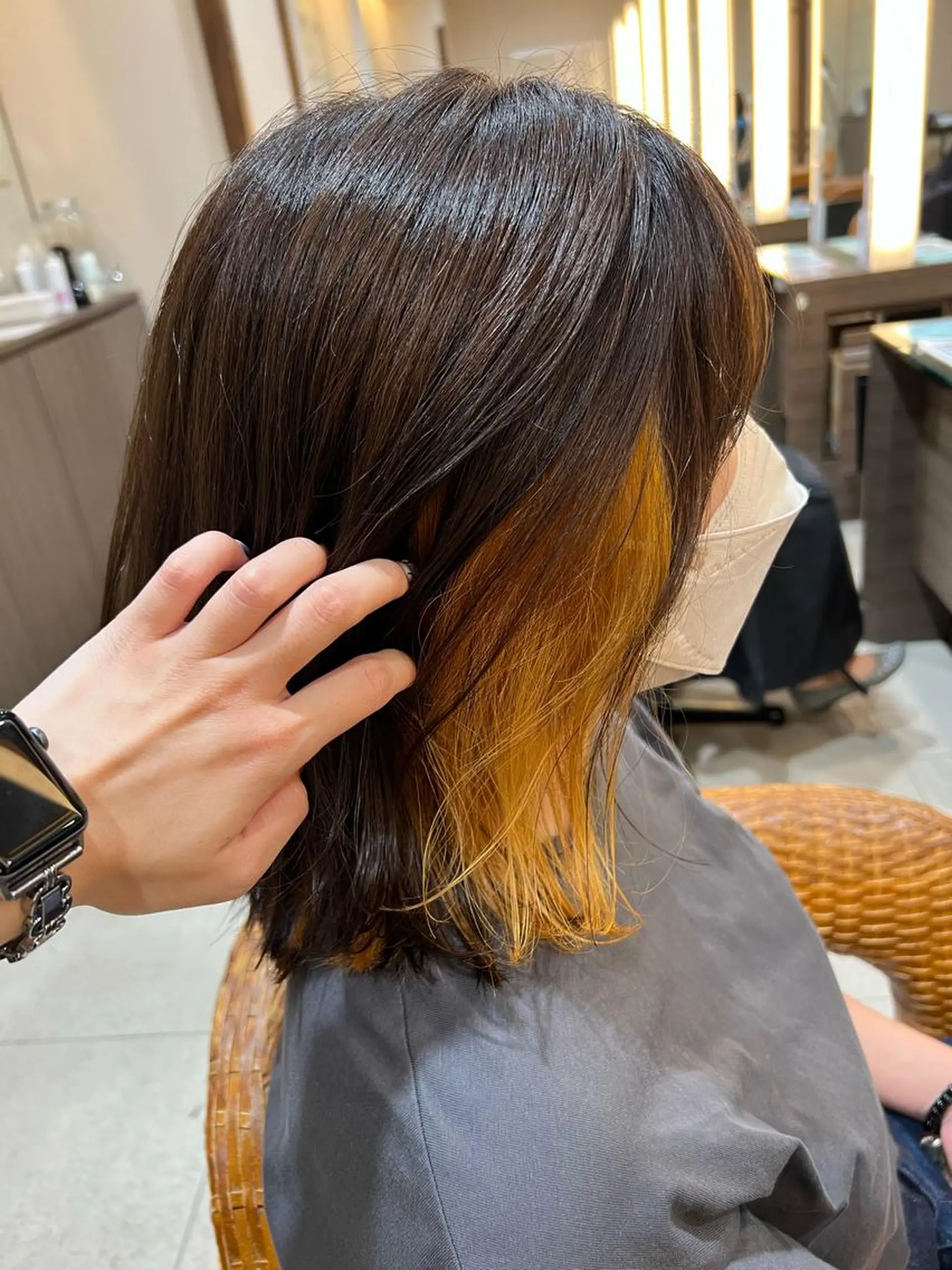 ミディアム カラー カット ヘアカラー ブリーチカラー💛 石川慧南のヘアスタイル