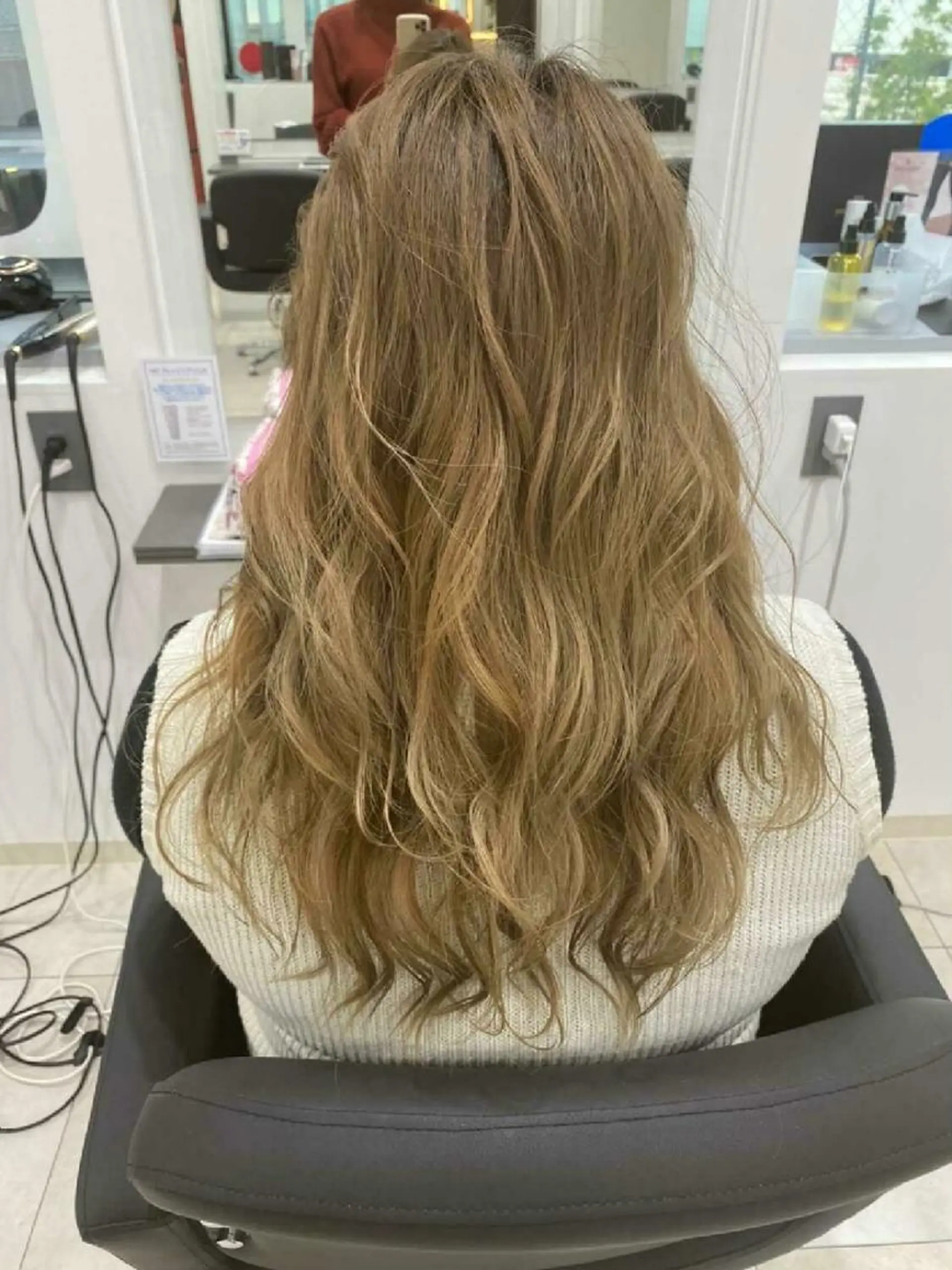 ロング カラー ベージュカラー ハイトーンカラー 美谷添（ミヤゾエ） まどか大人ヘアサロンのヘアスタイル