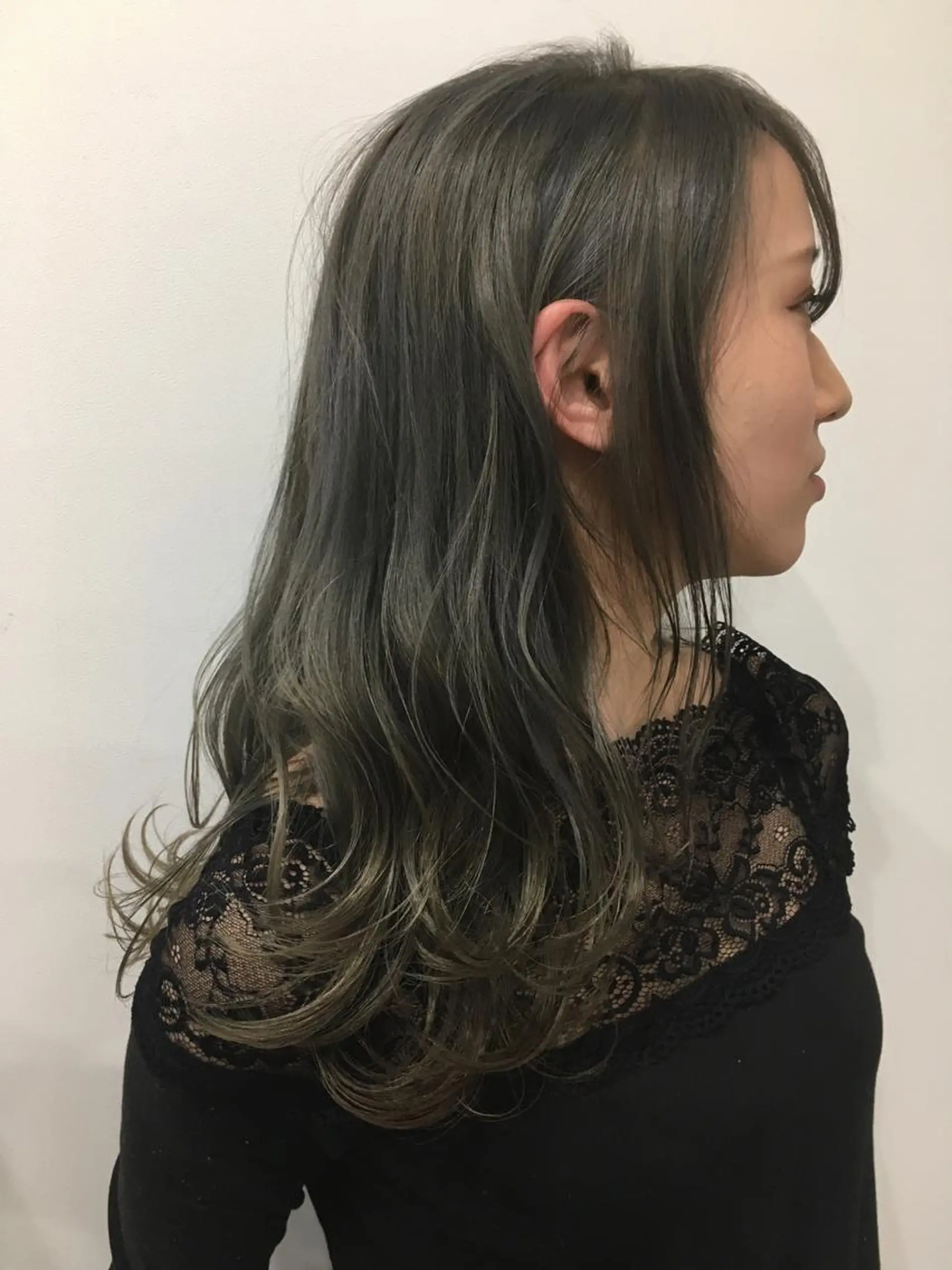 ロング カラー ヘアアレンジ グレージュ シルバー シルバーグレージュ tipi 香椎・千早のヘアスタイル