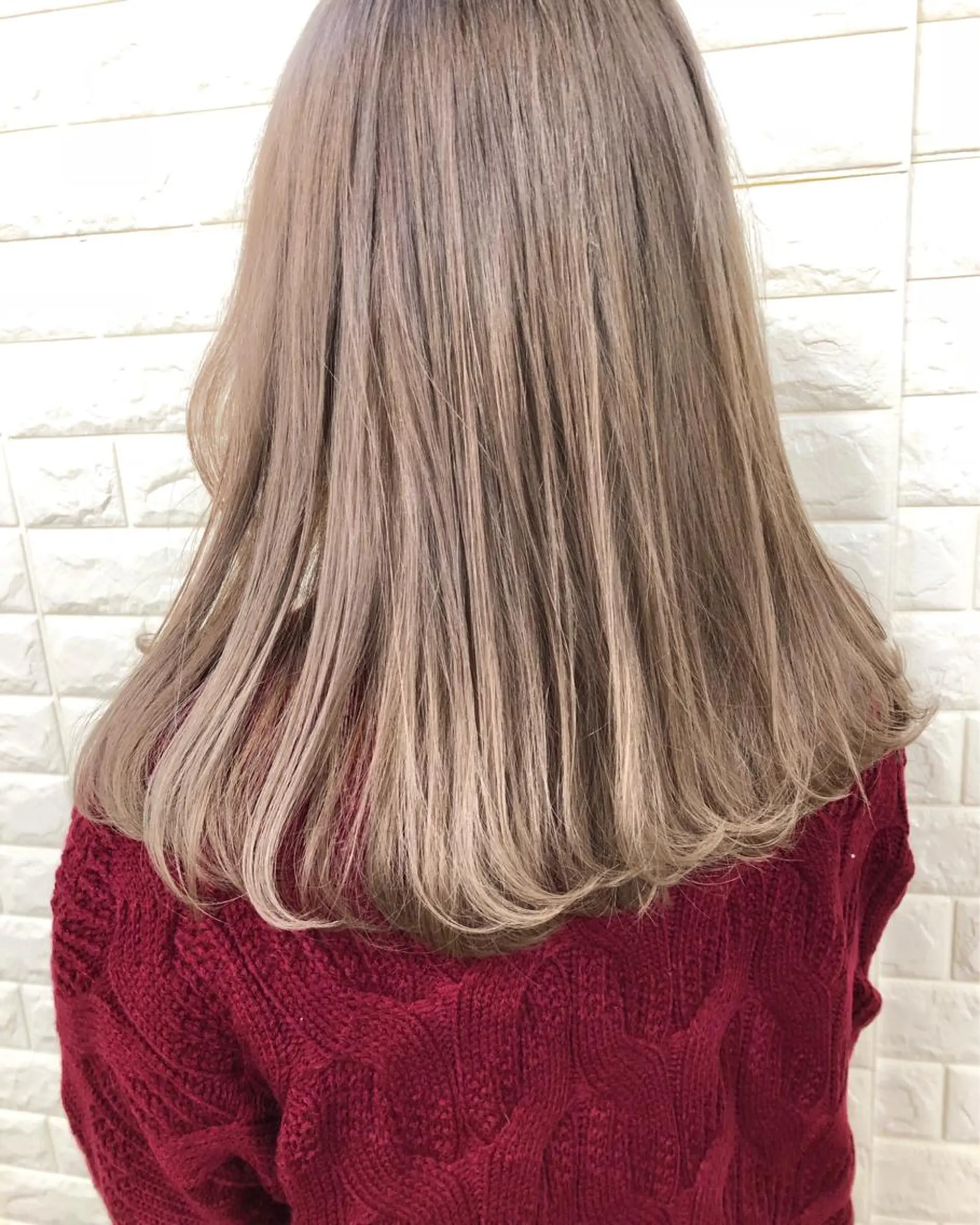 ミディアム カラー ベージュカラー ブリーチ ケアブリーチ ヘアカラー トリートメント famille ファミーユのヘアスタイル