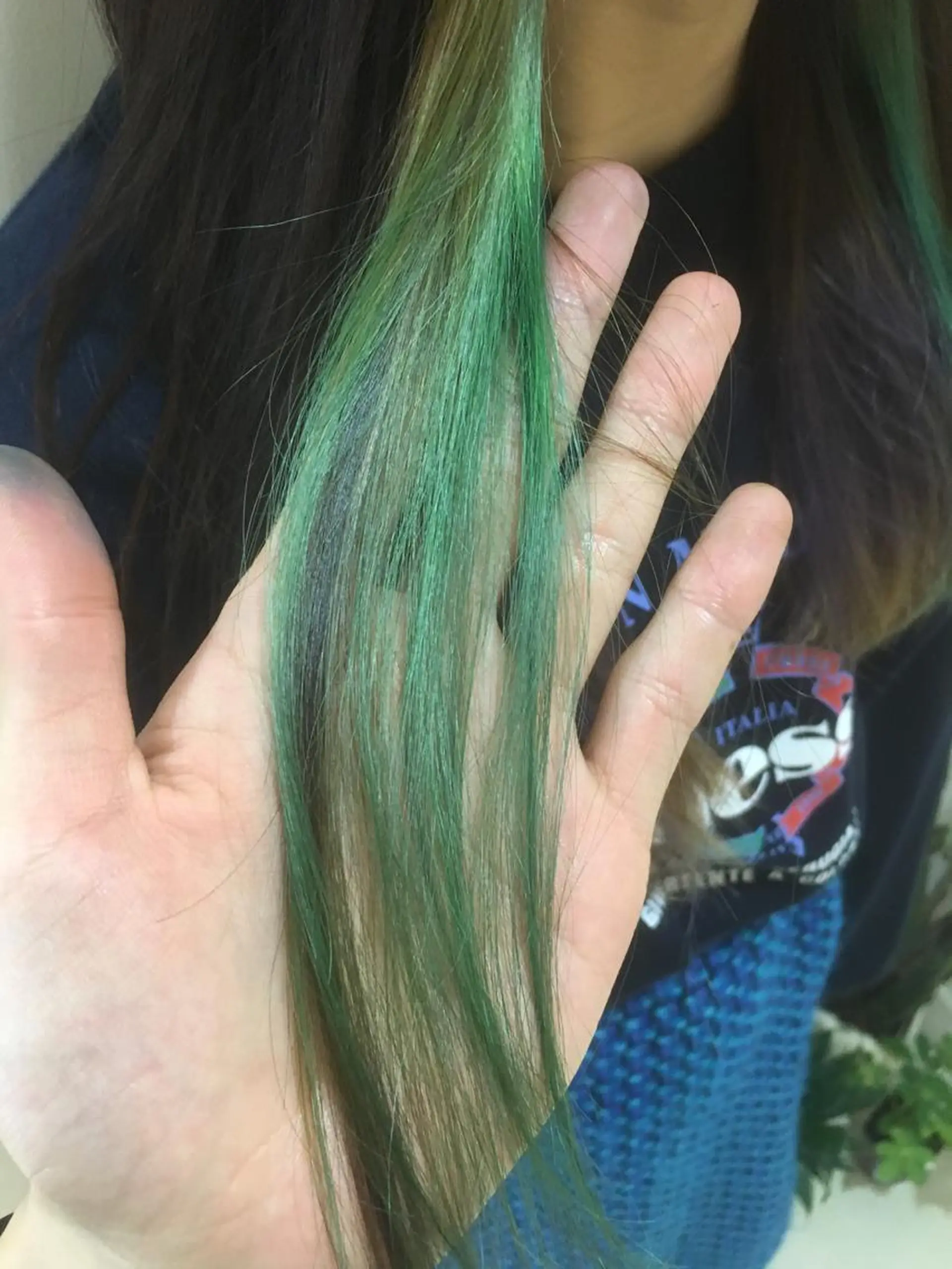 カラー エメラルドグリーン インナーカラー 永井 大希のヘアスタイル
