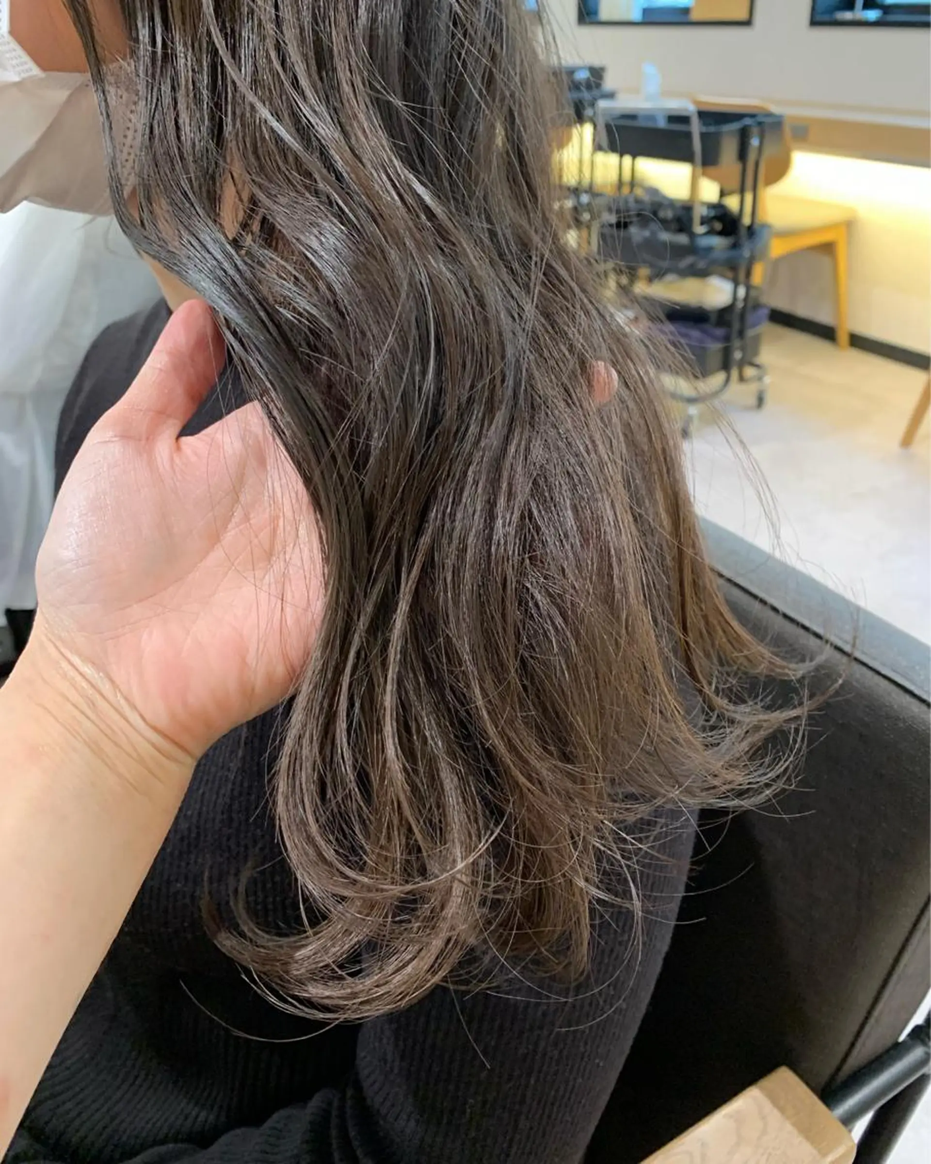 ミディアム カット ヘアカラー 緑川 瑞穂のヘアスタイル