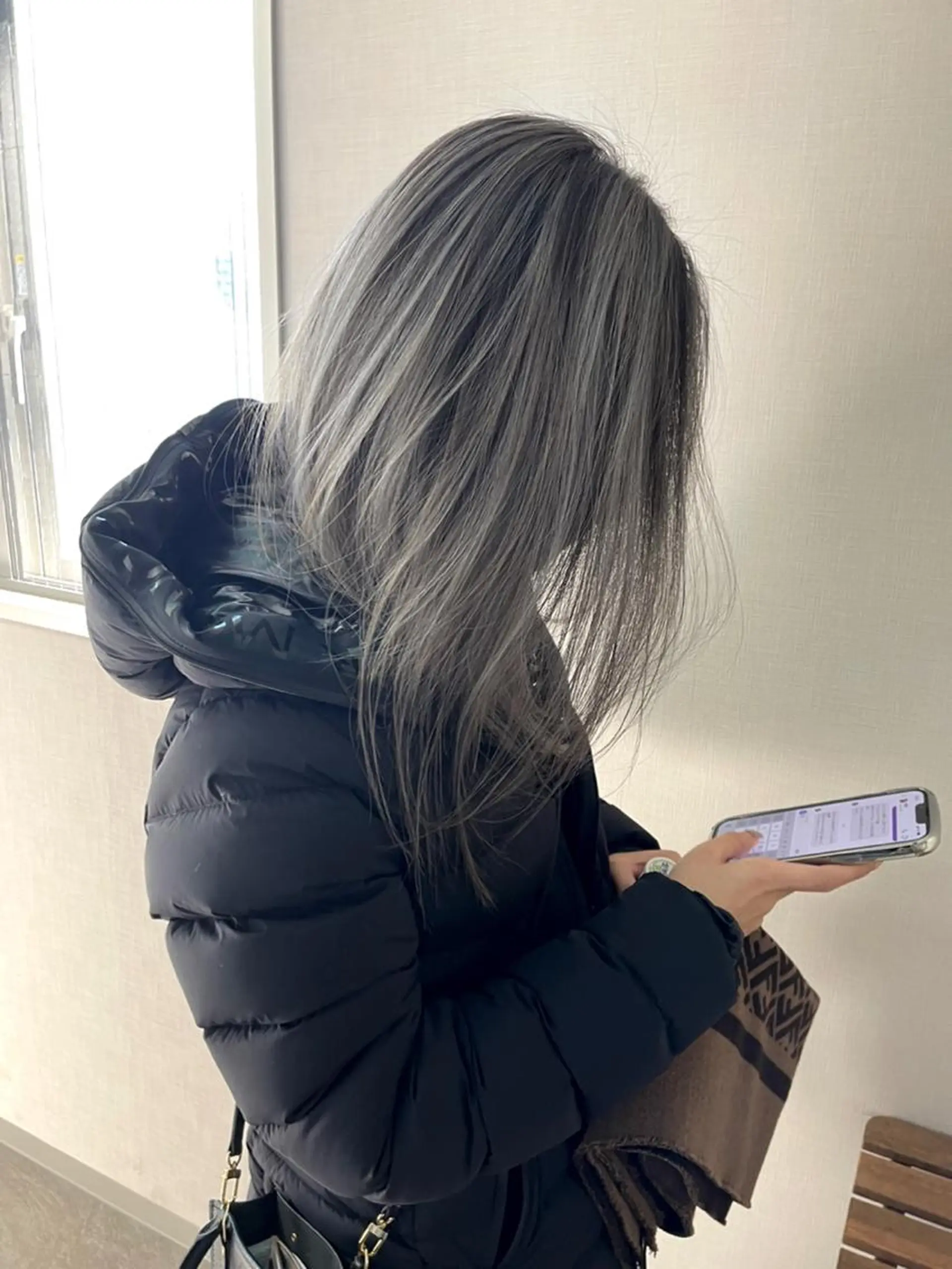 セミロング カラー グレージュ ハイライトカラー シルバー シルバーグレージュ ハイライト ヘアカラー PARK by CREAM所属・松井那津子 /ハイライトブリーチのヘアスタイル