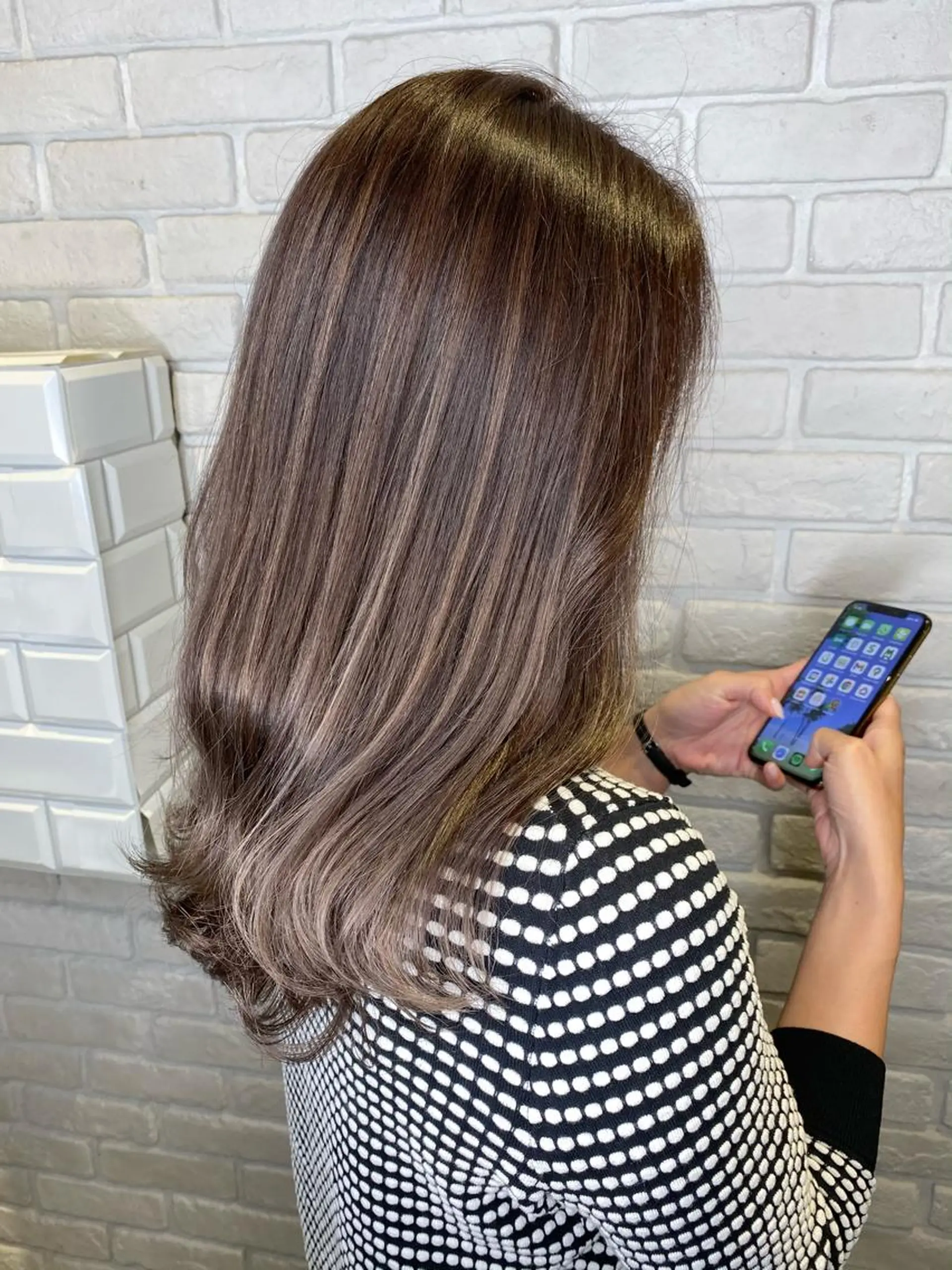 セミロング カラー 森本 笑のヘアスタイル