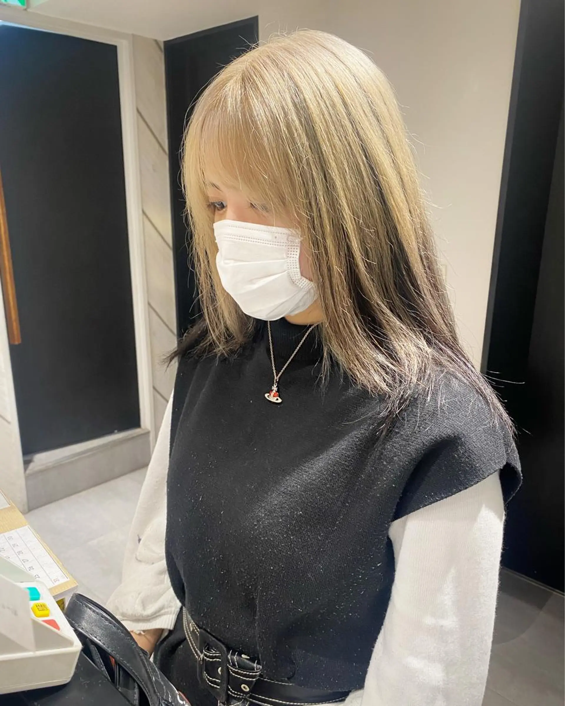 セミロング デザイン🥇複雑履歴 ハイトーン特化のヘアスタイル