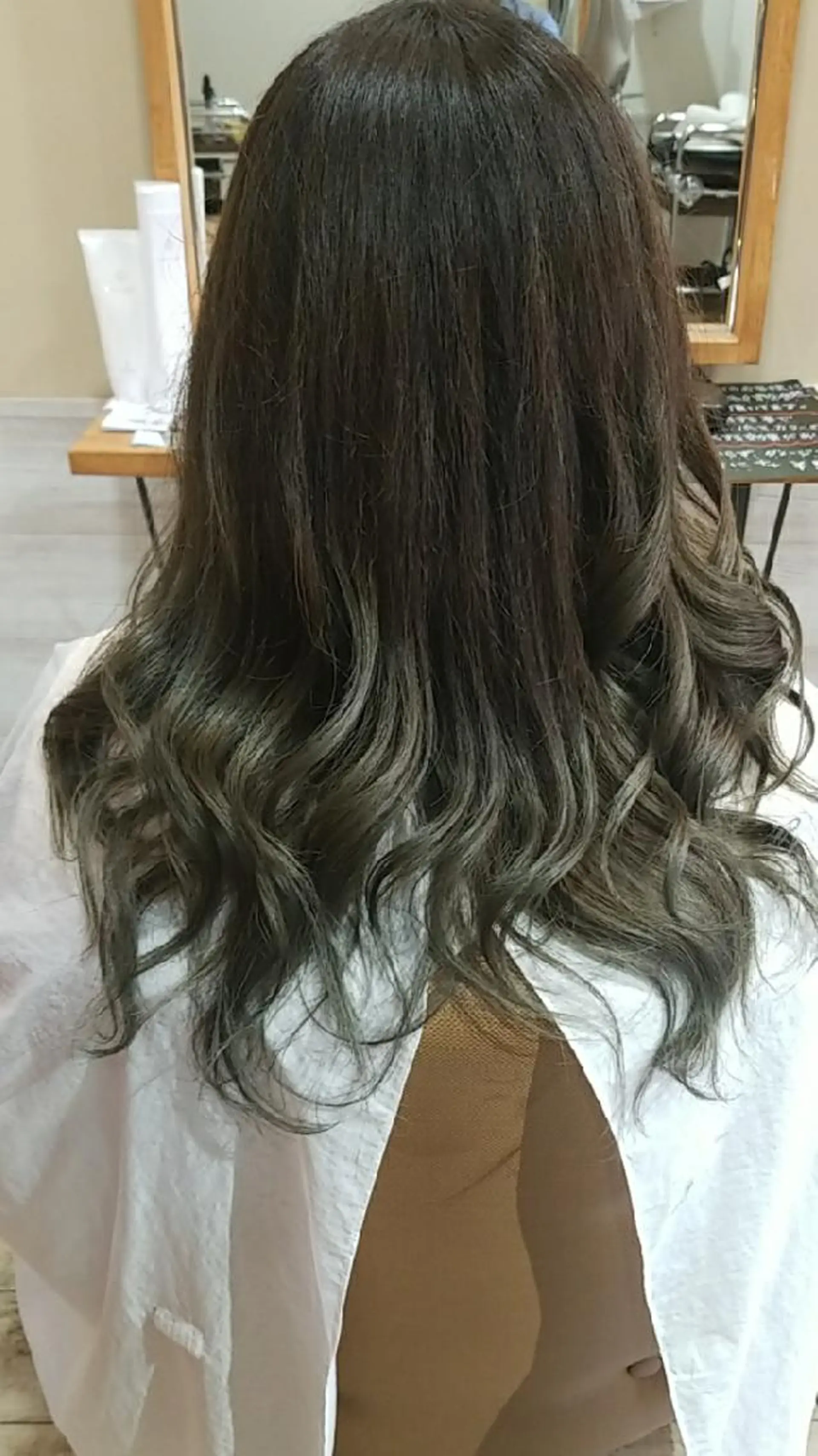 ロング カラー グラデーションカラー カット ヘアカラー トリートメント mona hair lot所属・おおごし としきのヘアスタイル