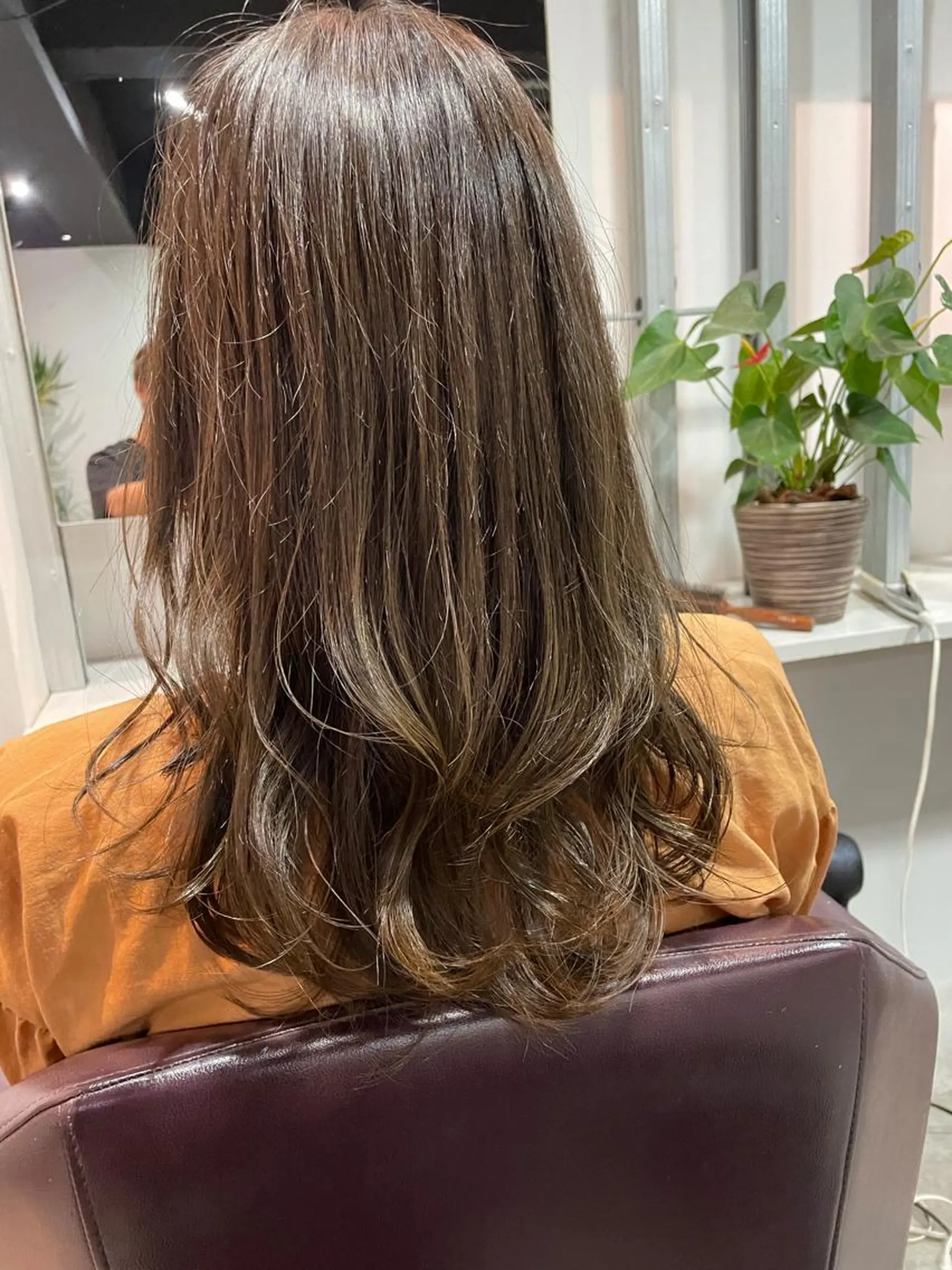 ロング 【レイヤーカット】 関根【コテ巻パーマ】のヘアスタイル