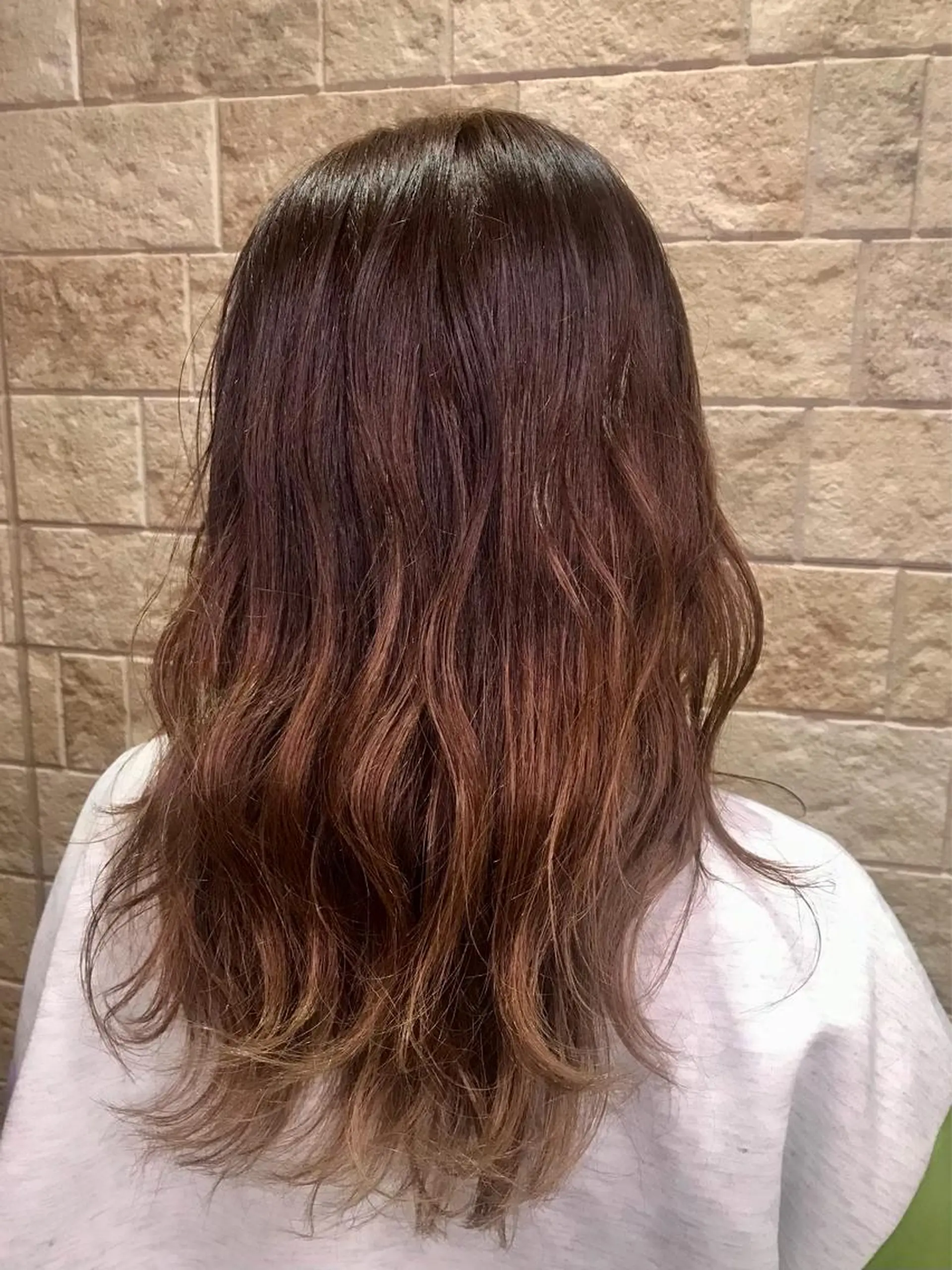 ミディアム カラー ミディアムパーマ ブリーチ ブリーチなしカラー SEA BELLE YASUのヘアスタイル