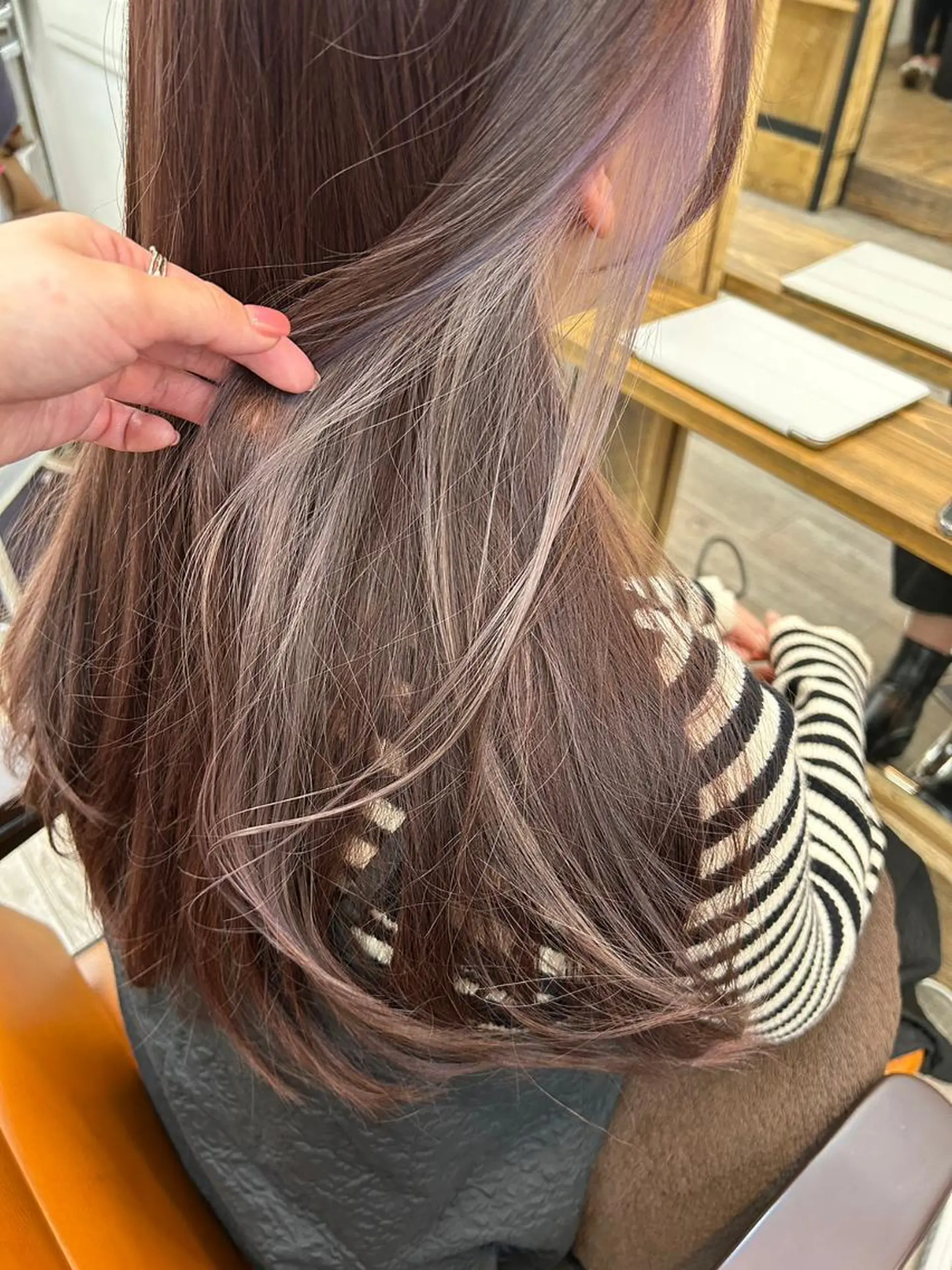セミロング カラー アディクシーカラー アッシュ バレイヤージュ ミストバング ブリーチ カット ヘアカラー N° anfeel 渋谷🪞🫧のヘアスタイル