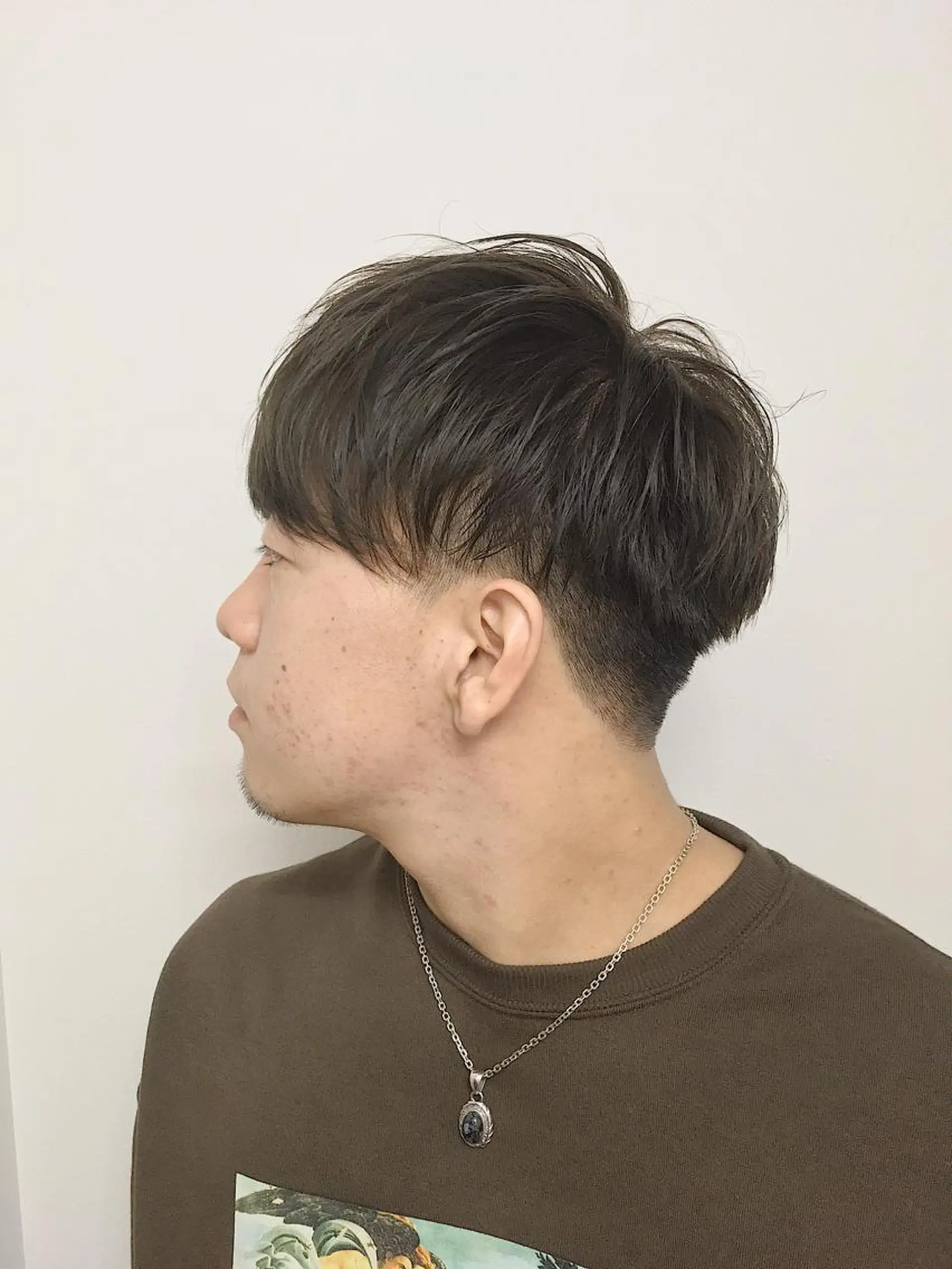 カラー メンズ マッシュ 刈り上げ メンズサロン rootのヘアスタイル