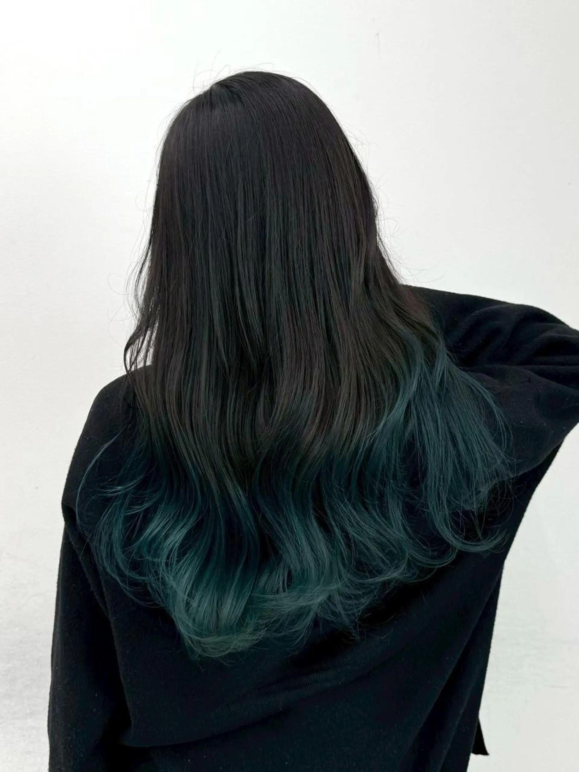 カラー ロング アディクシーカラー アッシュ ブルーカラー ダークアッシュ グレージュ ヘアカラー 【公式】amble luxe 中野のヘアスタイル