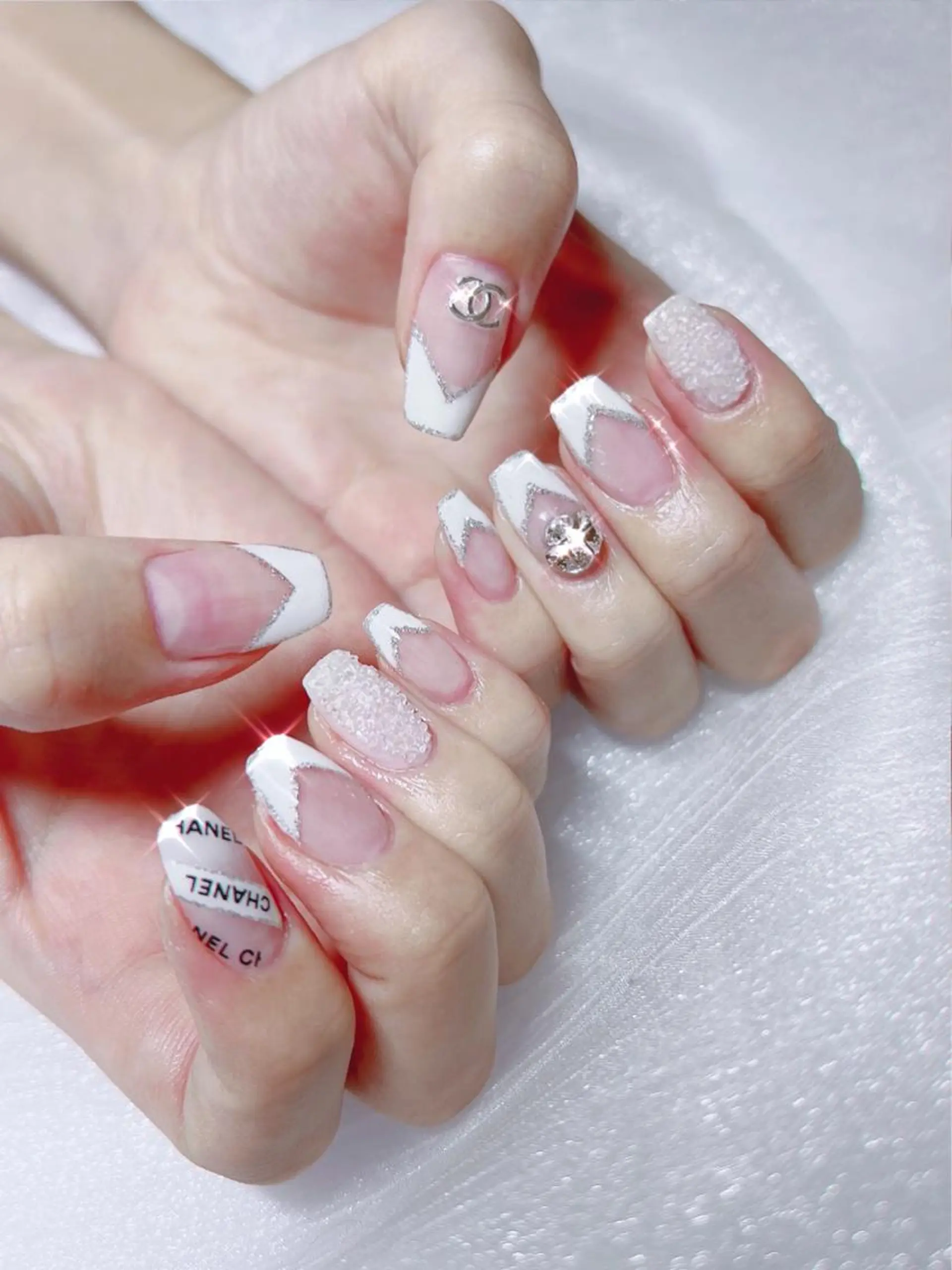 ネイル オーロラネイル フットネイル フレンチネイル ジェルネイル 韓国ネイル ハンドネイル ハンドケア 【ENサロン】 Rei🎀Nailのネイルデザイン
