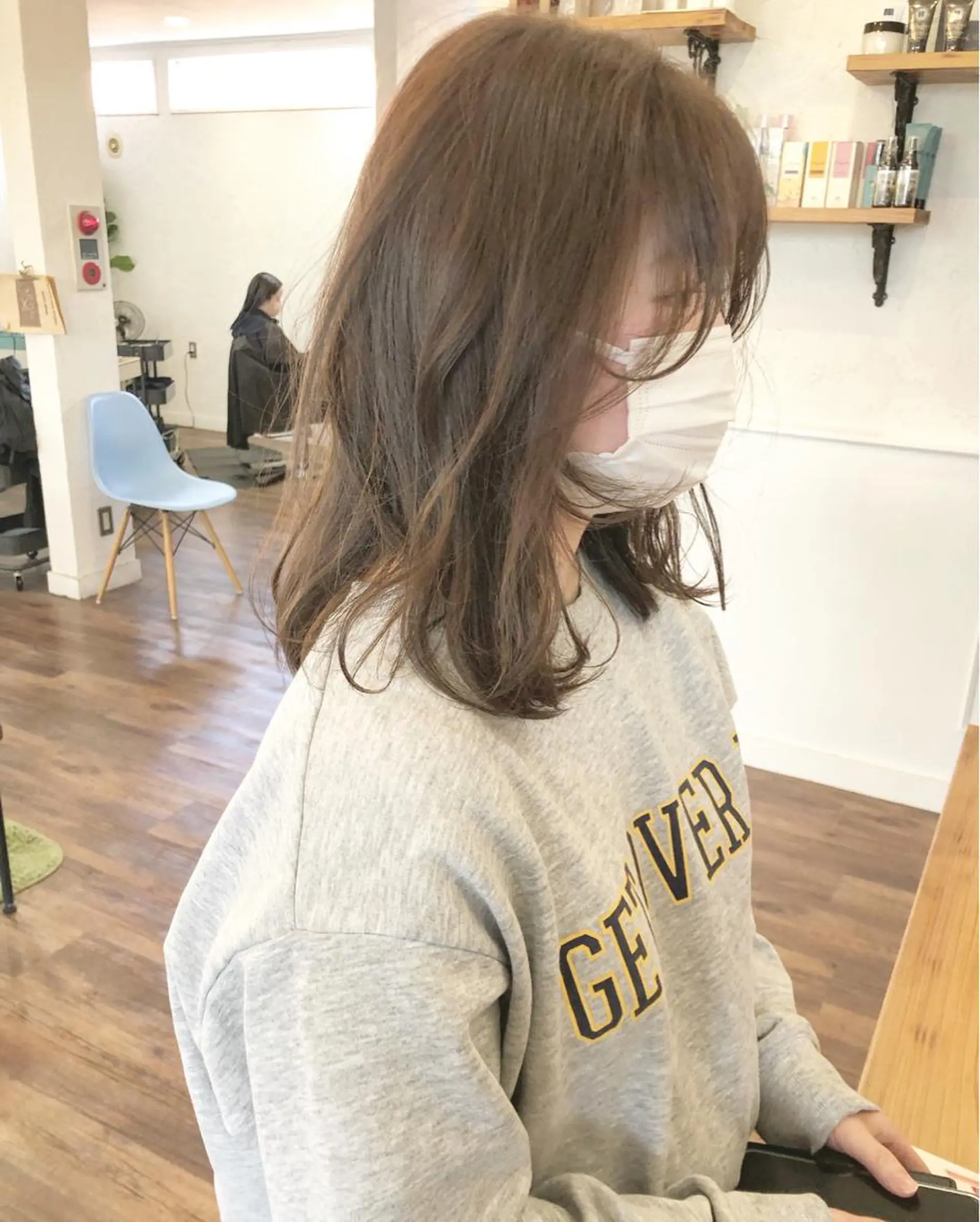 ミディアム カラー グレージュ ラベンダーカラー ミルクティーグレージュ レイヤーカット カット ヘアカラー トリートメント 江原 彩華のヘアスタイル