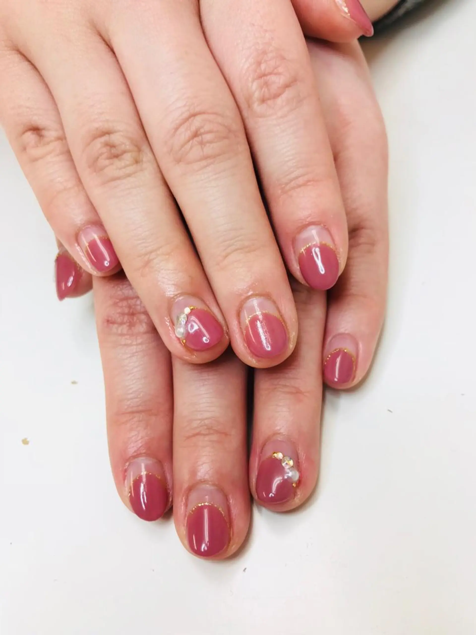 セミロング カラー パーマ ネイル マツエク・マツパ フレンチネイル Sunny side nailのネイルデザイン