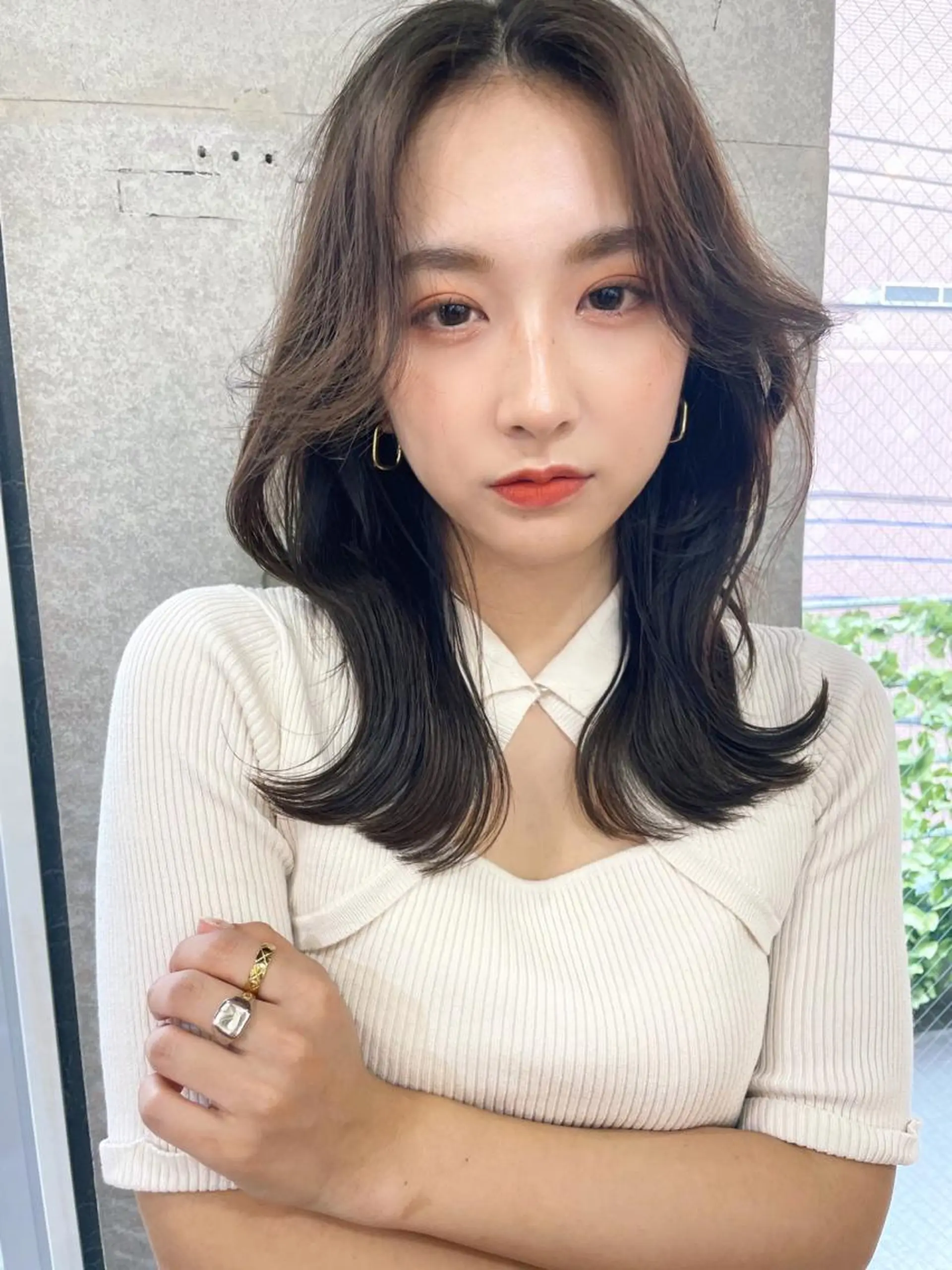 ミディアム レイヤーカット、 大人可愛い　中村美羅のヘアスタイル