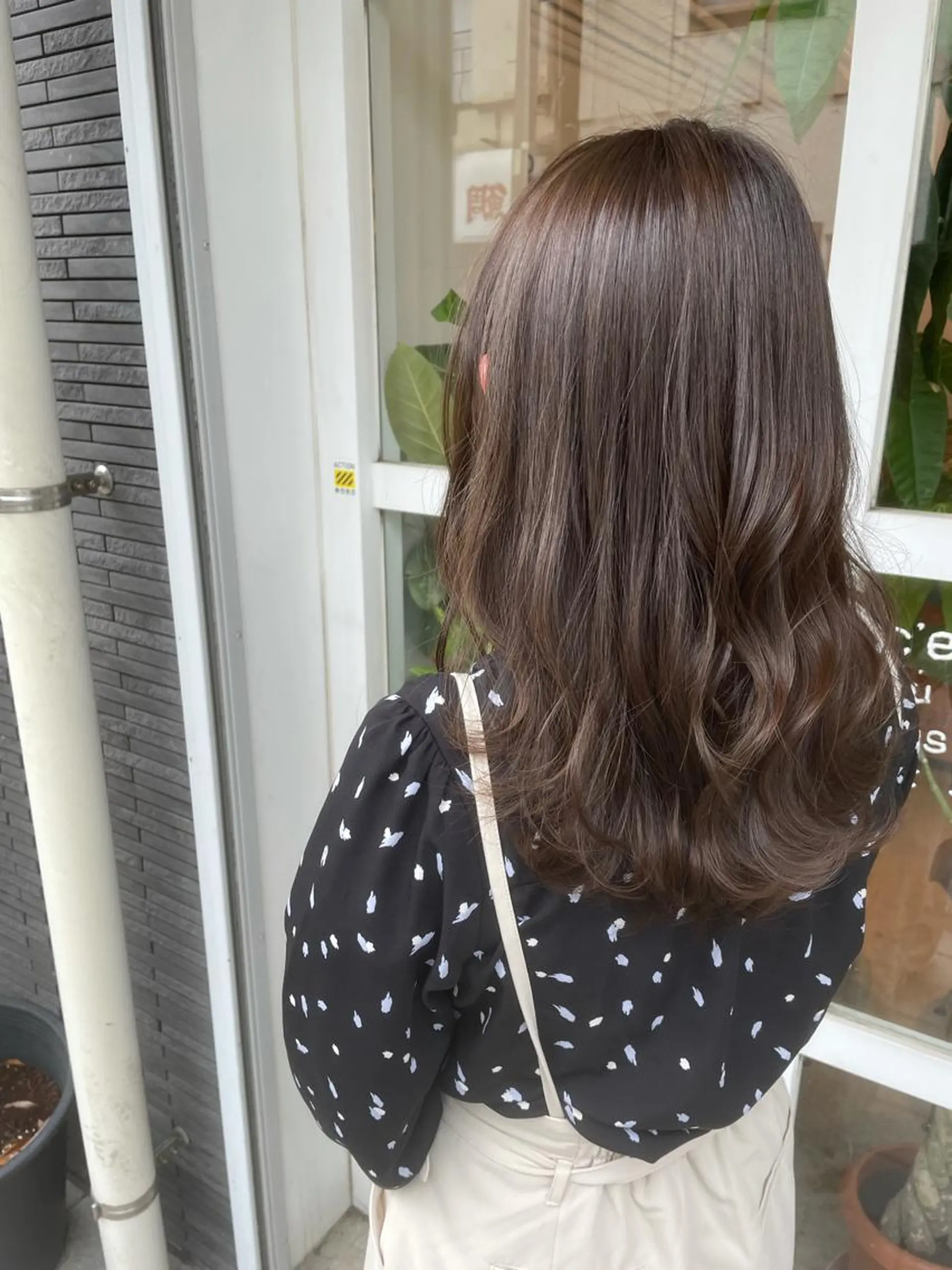 セミロング カラー ヘアアレンジ ヘアカラー 鴫原 亜弥のヘアスタイル