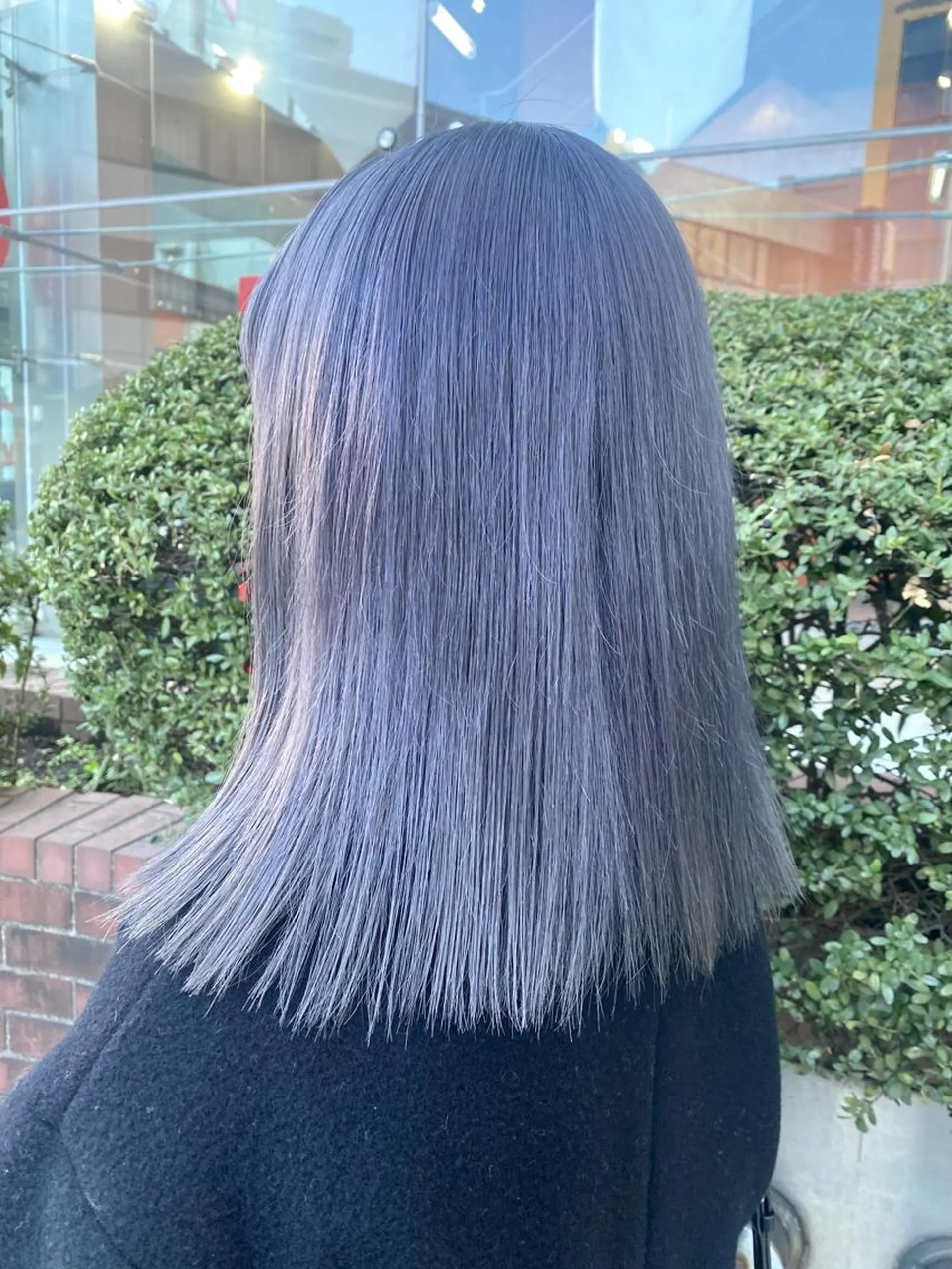 ミディアム カラー ブリーチ ブルーカラー シルバー 遠藤沙也加 /レイヤーカットのヘアスタイル