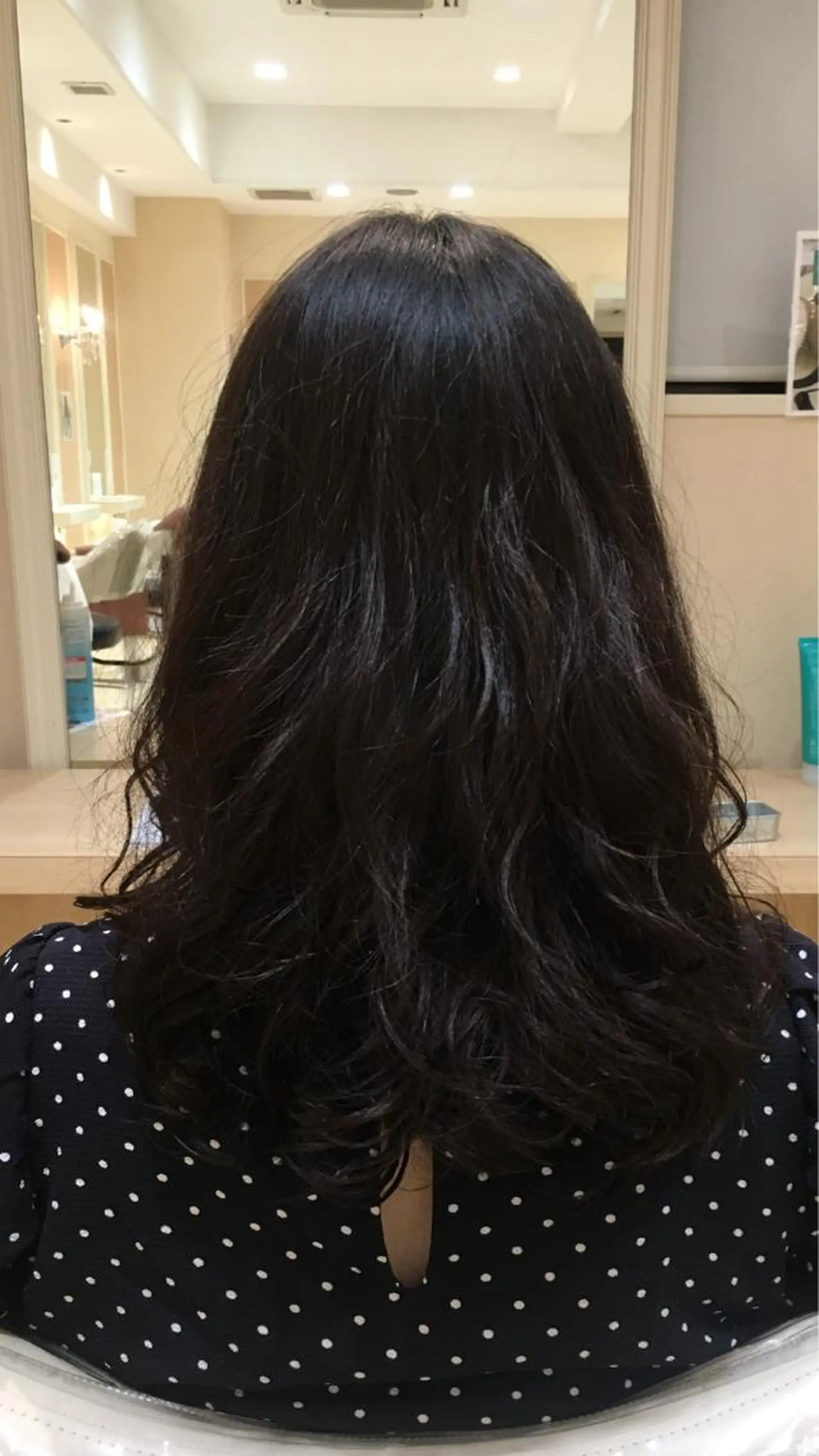 セミロング パーマ ミドウチ アヤカのヘアスタイル
