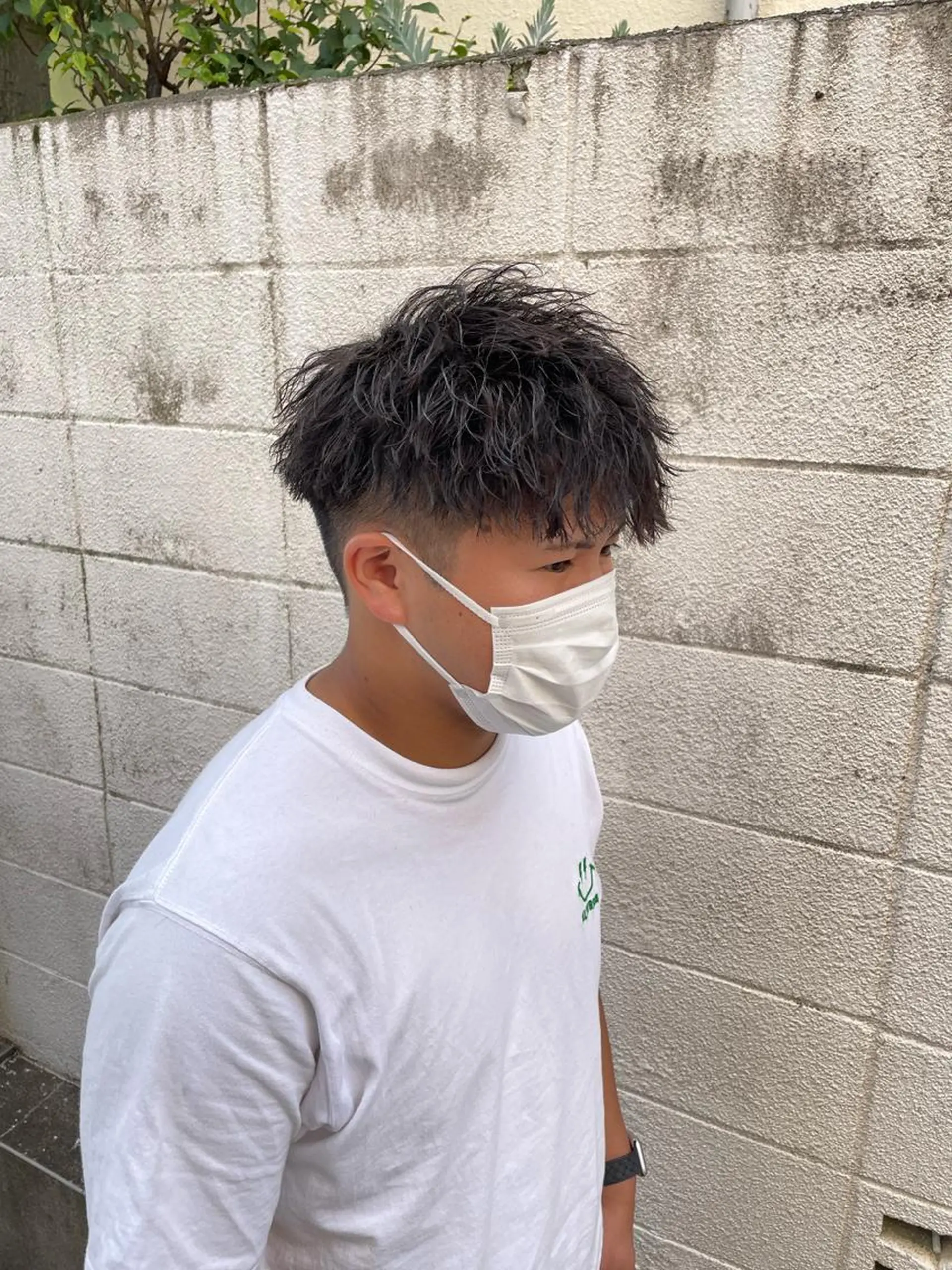 ショート カラー パーマ ヘアアレンジ メンズ アイブロウ センターパート マッシュウルフ マッシュ メンズパーマ メンズツイストパーマ カット パーマ トリートメント ヘッドスパ ヘアセット スパイキー/フェザー /波巻き/かいとのヘアスタイル