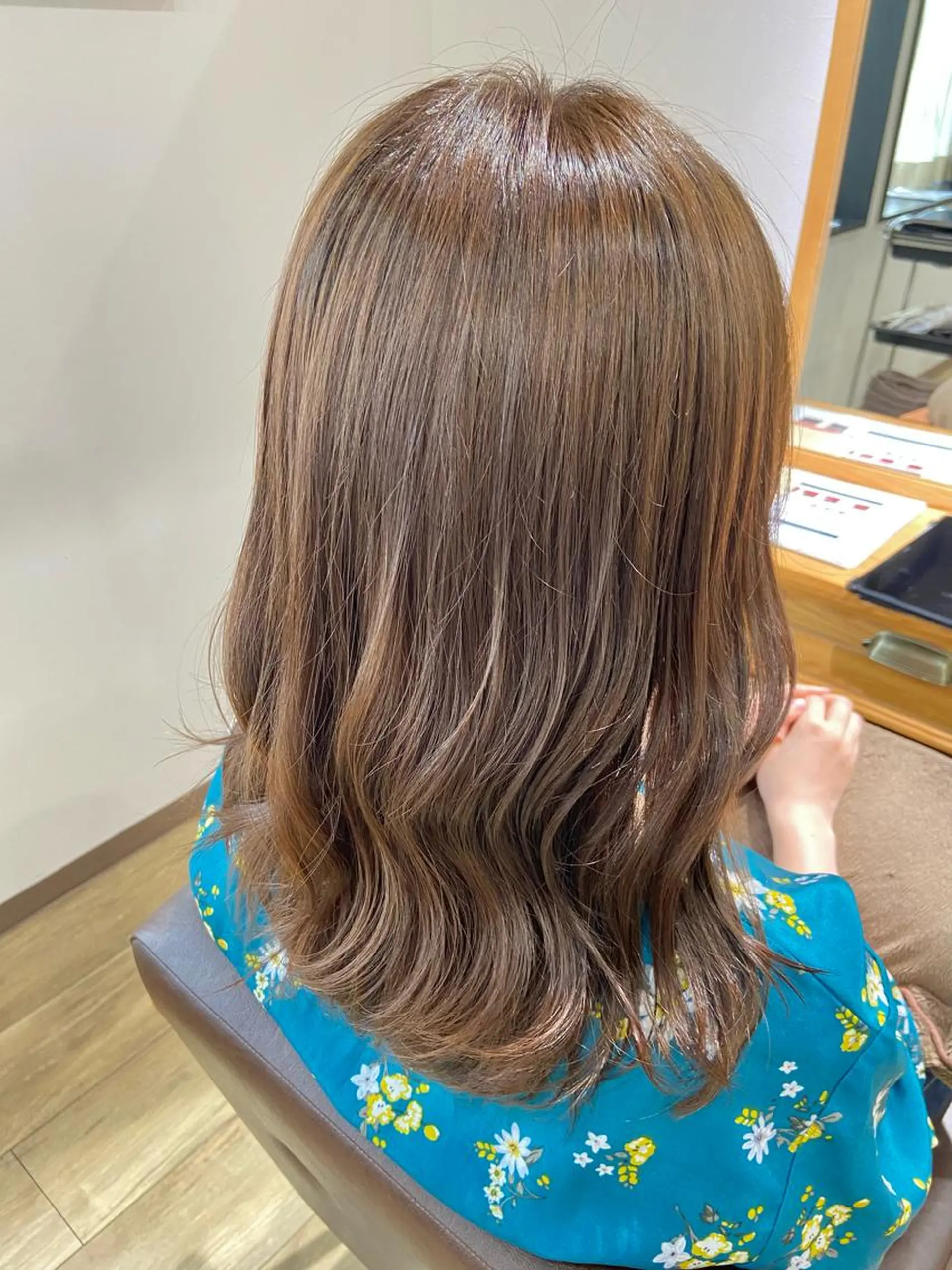 ミディアム カラー ベージュカラー lico hair&relaxation所属・lico 栁 詩音のマツエク・マツパデザイン