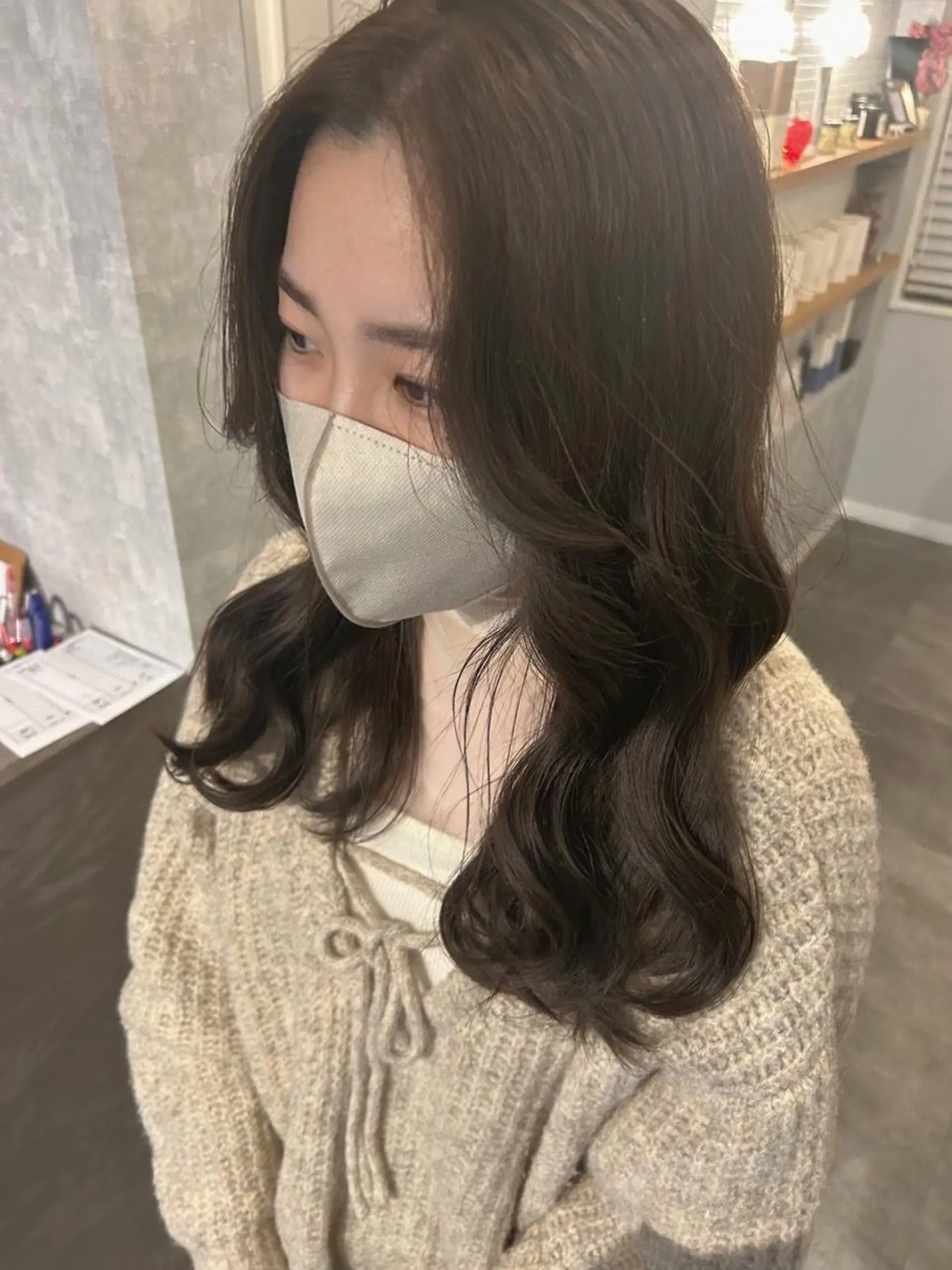 セミロング 顔まわりレイヤー レイヤーカット ayumi ／透明感カラーのヘアスタイル