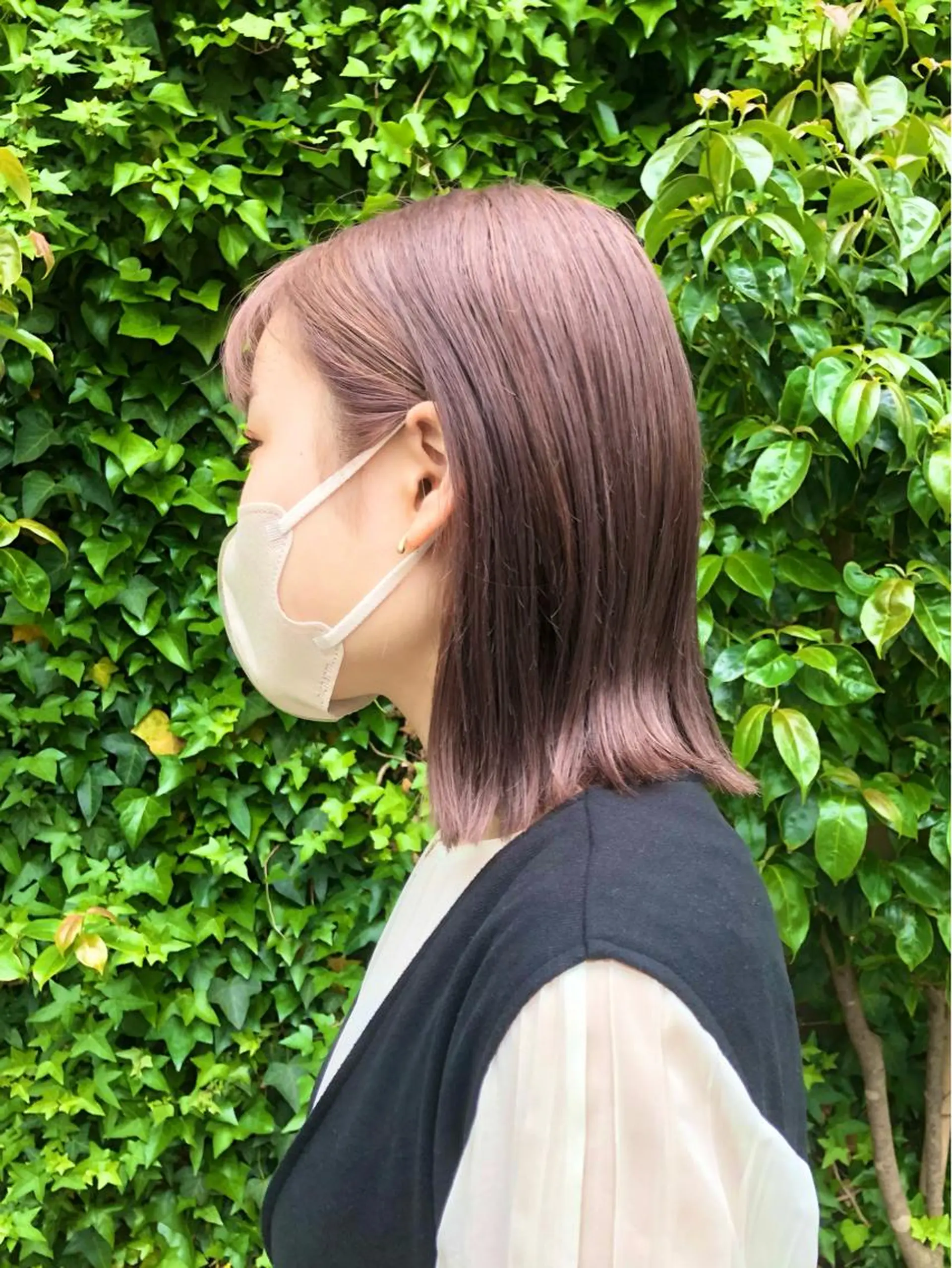 ミディアム カラー ベージュカラー ピンクカラー ピンクベージュ カット ヘアカラー トリートメント ハイトーン/ブリーチ 似合せカット/パーマのヘアスタイル