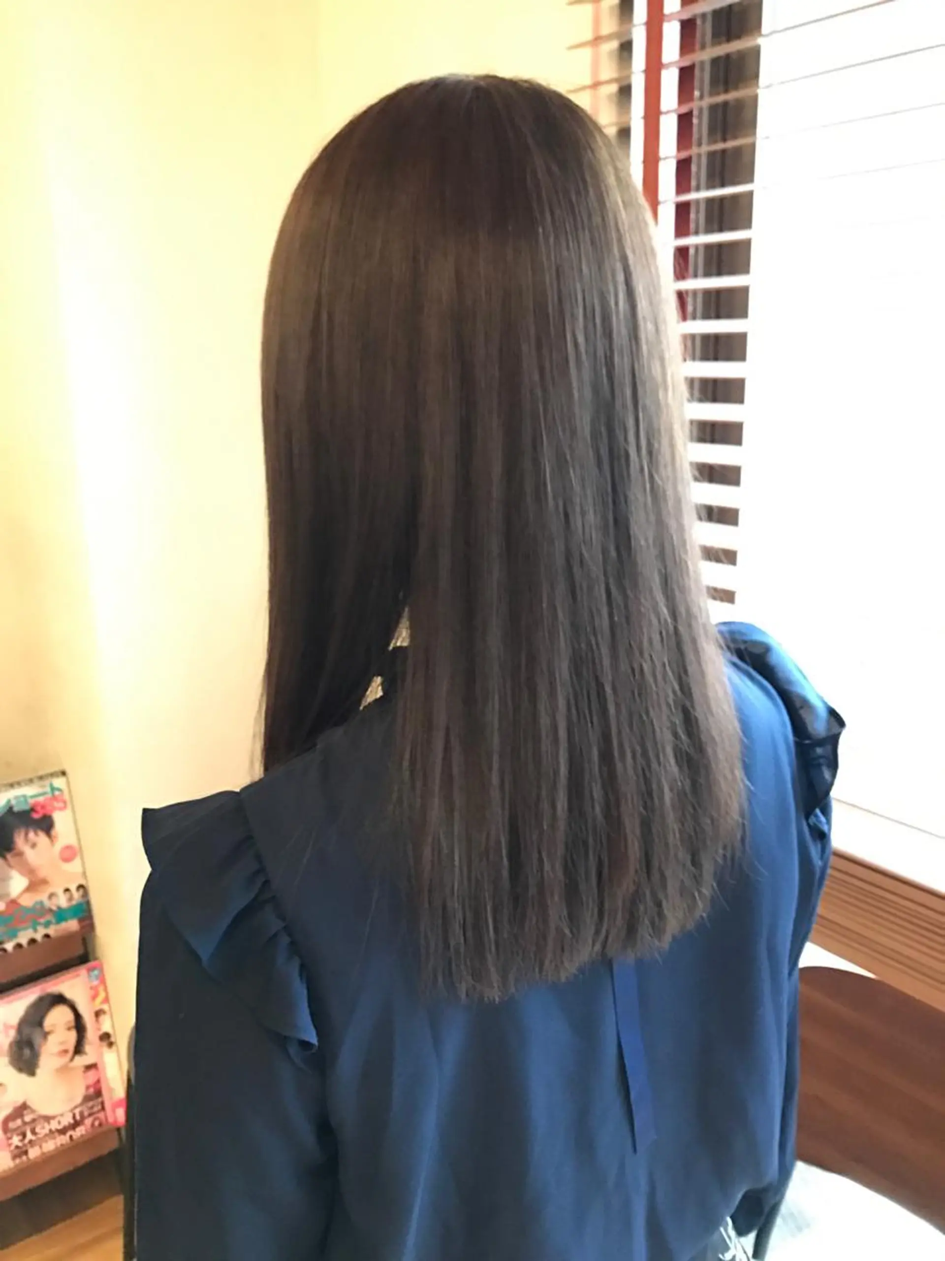 セミロング カラー アッシュ ブルーカラー ブルーアッシュ ヘアカラー トリートメント youres hair神楽坂店所属・青木 啓輔のヘアスタイル