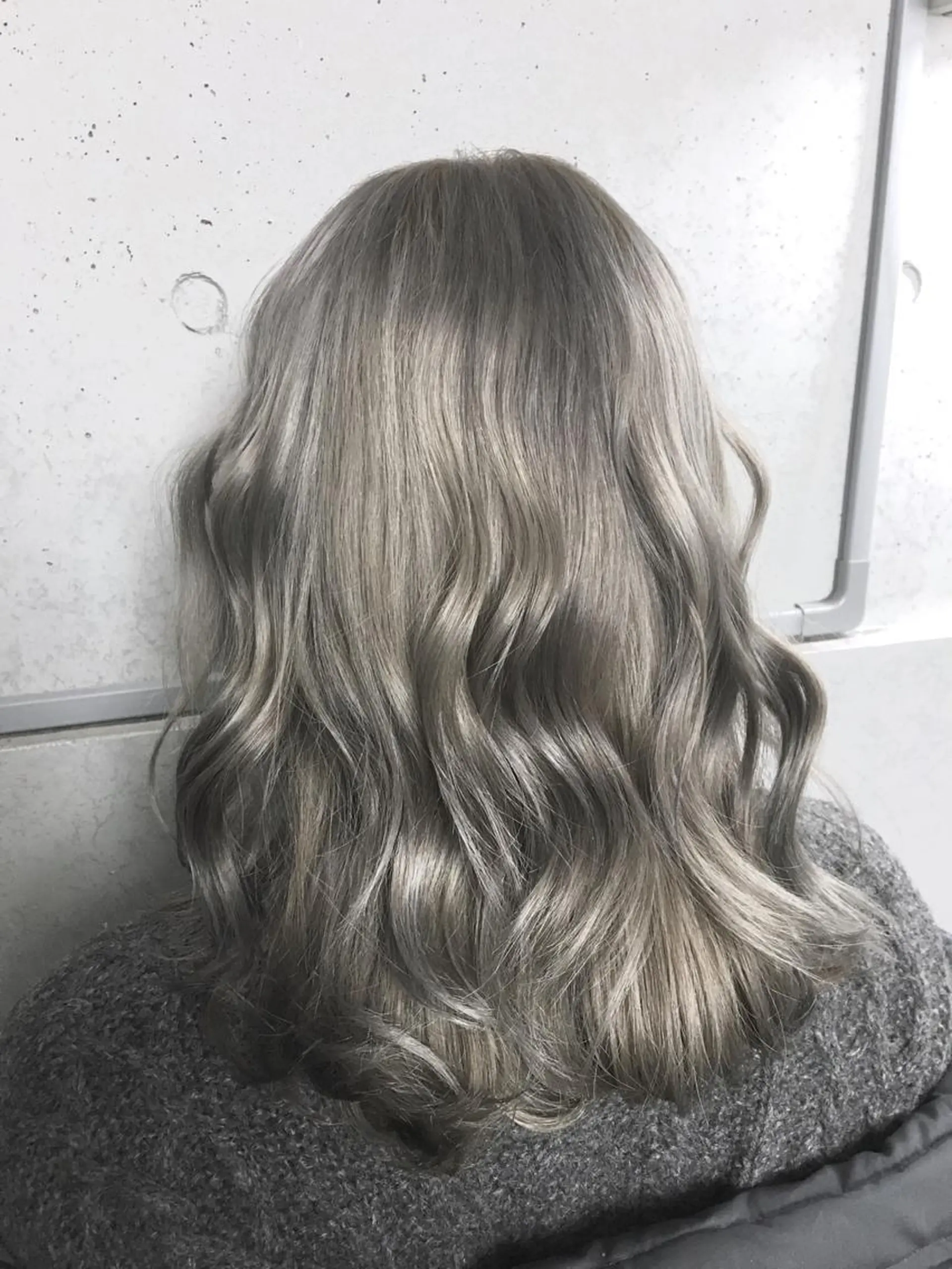 ミディアム カラー ハイトーンカラー シルバー ヘアカラー トリートメント ✨髪質改善縮毛矯正✨ 宇田川修平のヘアスタイル