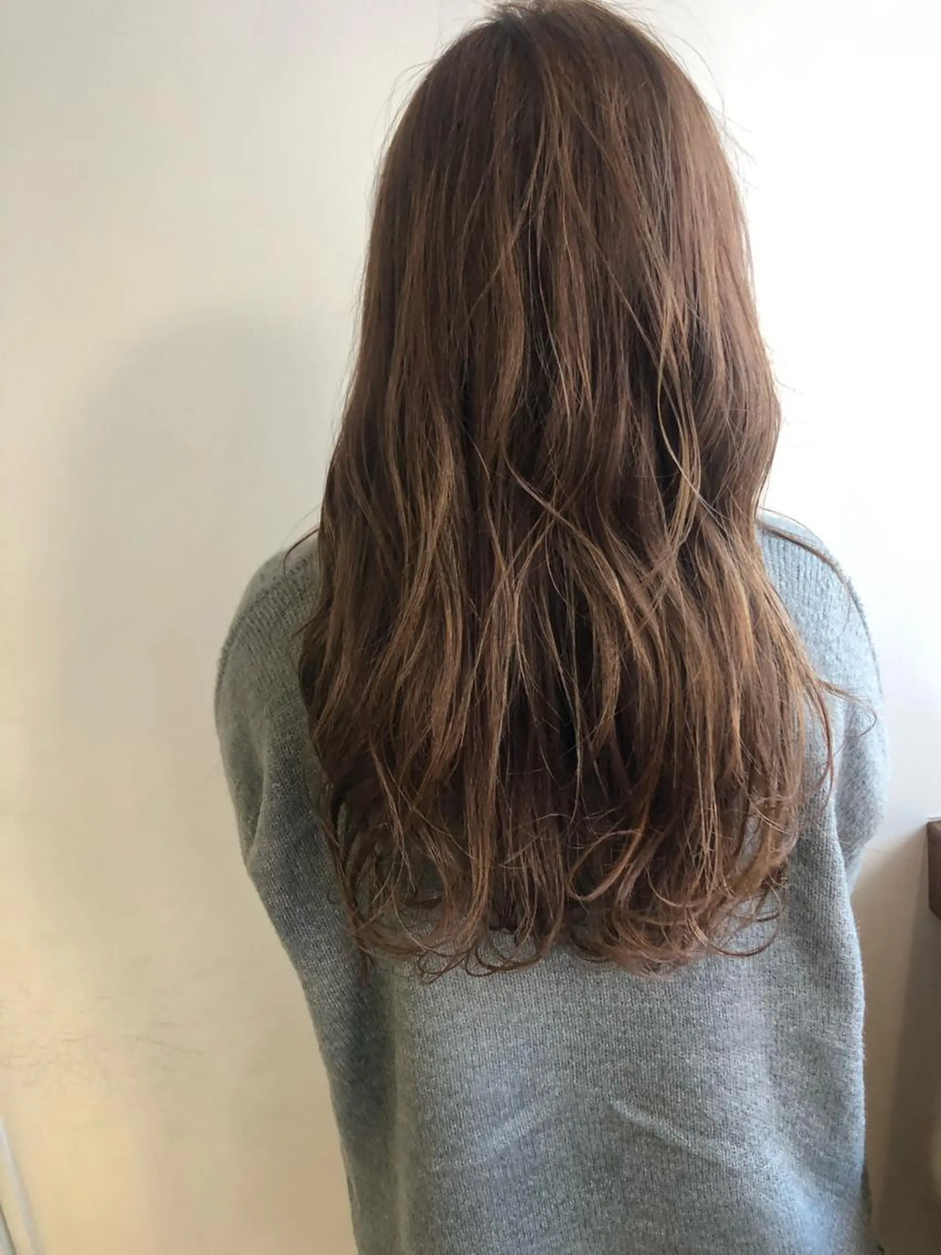 ロング カラー MIOベージュカラー 柔らかいカラーのヘアスタイル