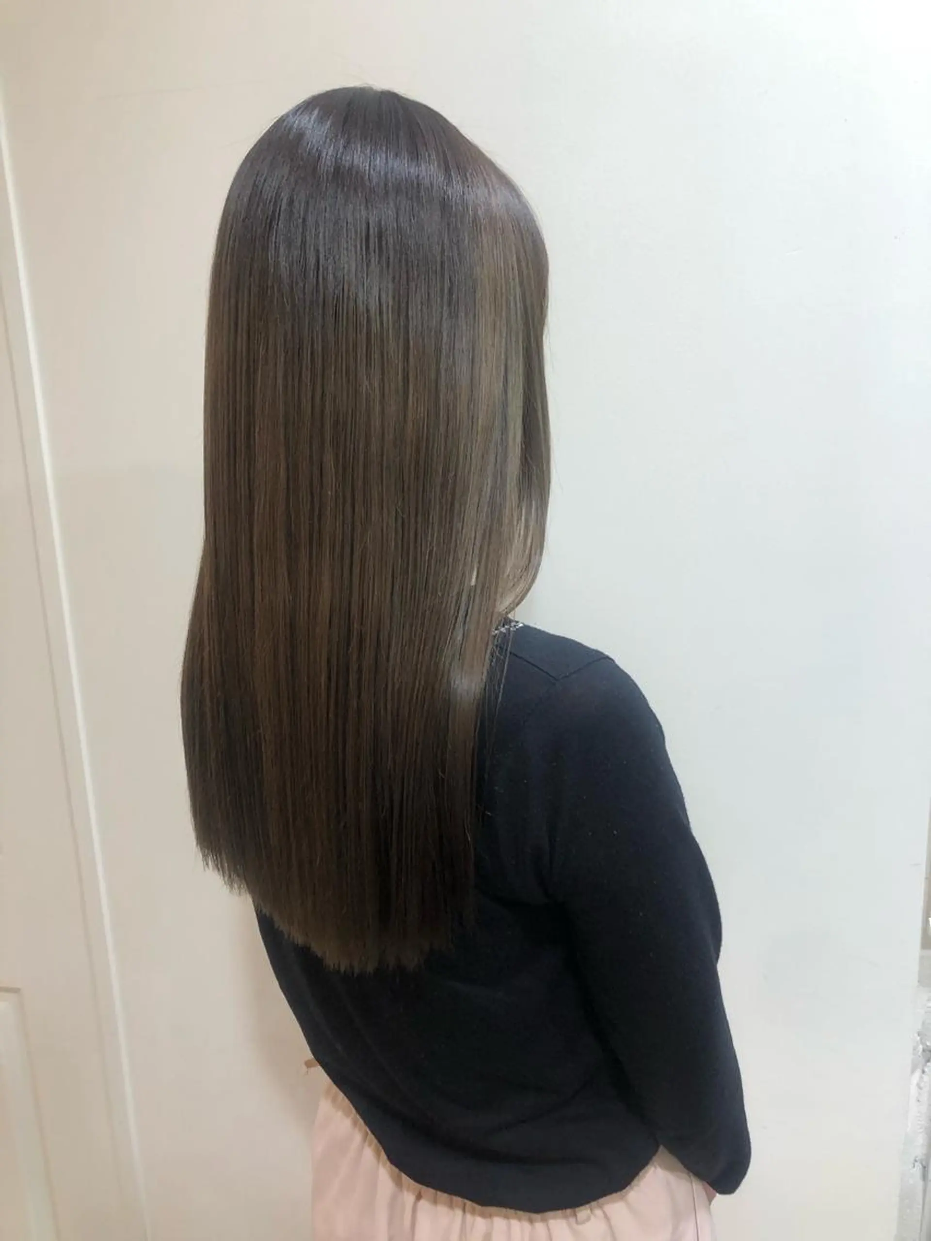 ロング カラー カット ヘアカラー トリートメント MIOベージュカラー 柔らかいカラーのヘアスタイル