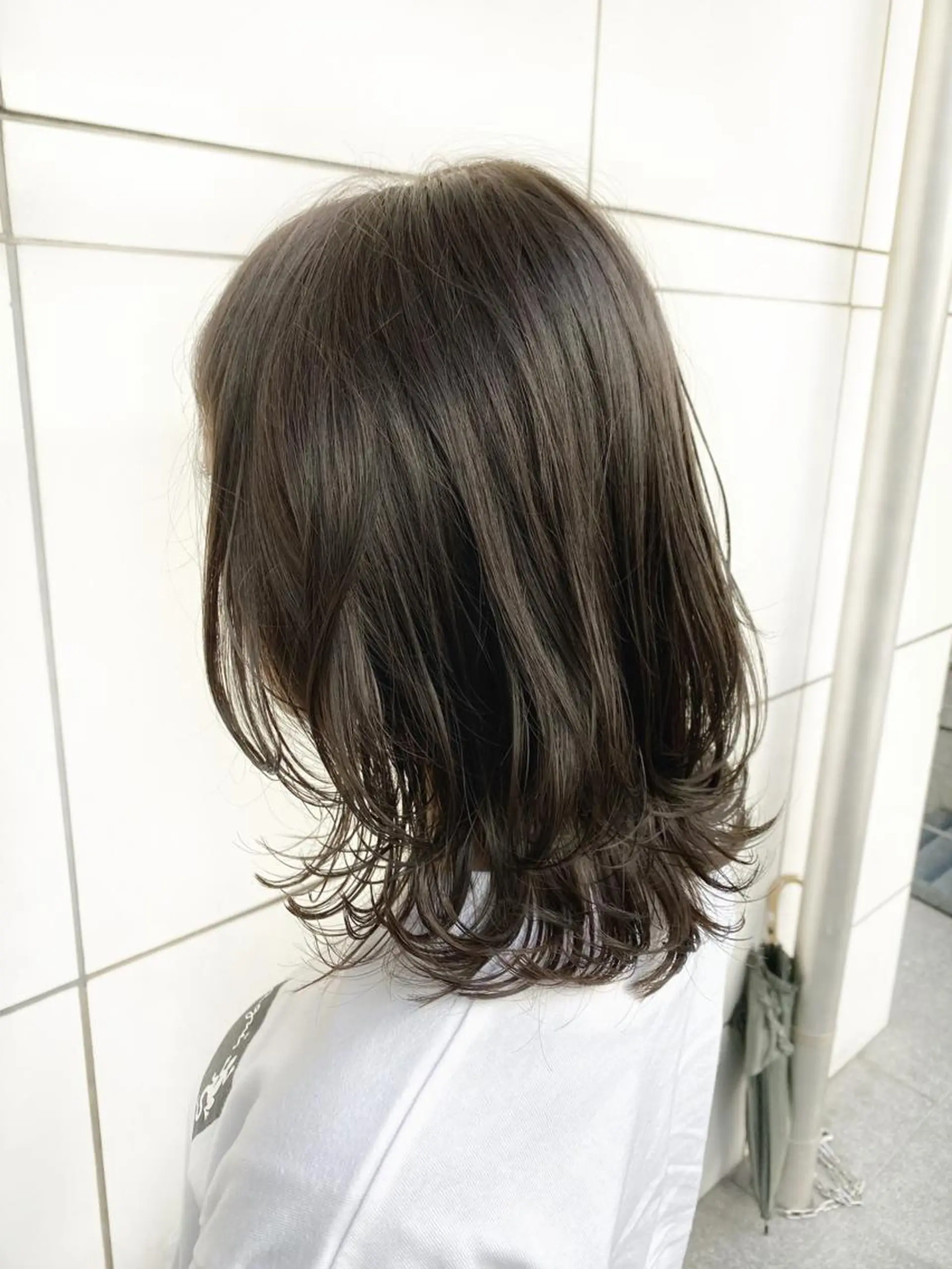 ミディアム カラー くびれヘア レイヤーカット 沖 宜志のヘアスタイル