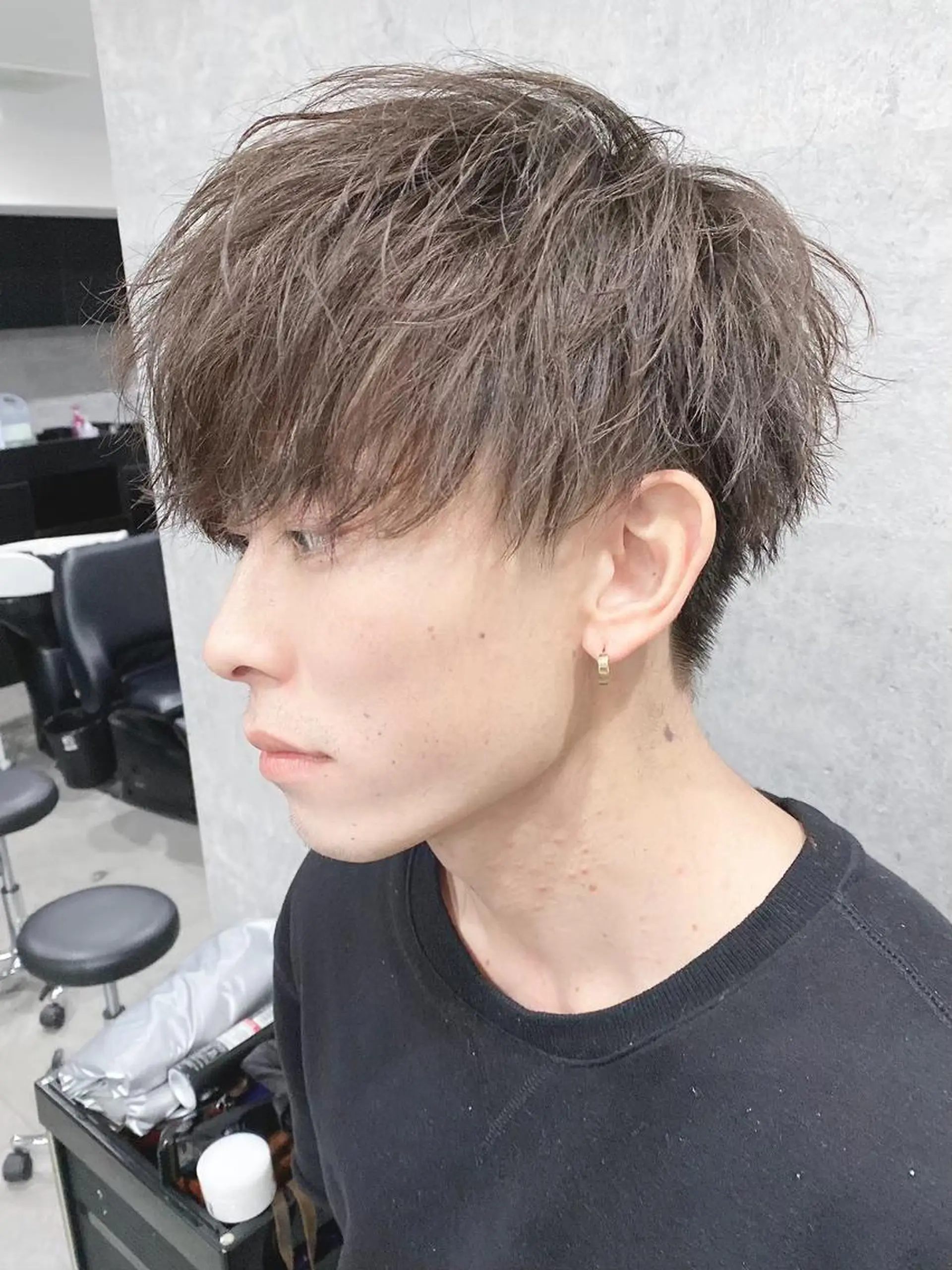 メンズ メンズバレイヤージュ メンズブリーチ センターパート メンズハイライト メンズインナーカラー ＿WHITE鳳店 アンダーバーホワイトのヘアスタイル