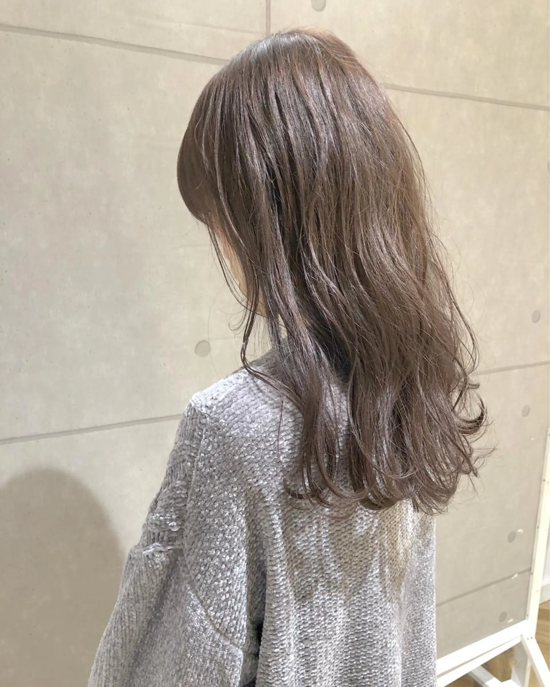 セミロング カラー パーマ ヘアアレンジ アッシュ ブリーチ 透明感カラー ラベンダーカラー ラベンダーアッシュ ヘアカラー ハイトーン特化🤍 浦住のヘアスタイル