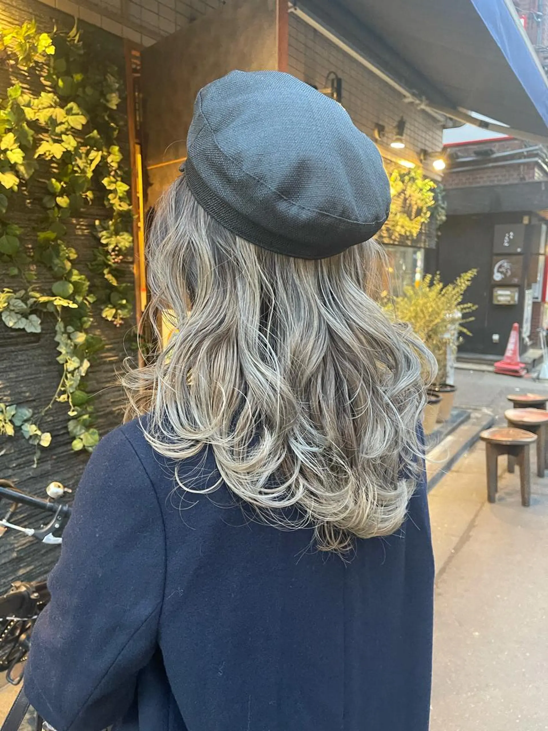 ミディアム カラー ブリーチ ヘアカラー トリートメント 白髪ぼかしハイライト バレイヤージュヤマトのヘアスタイル