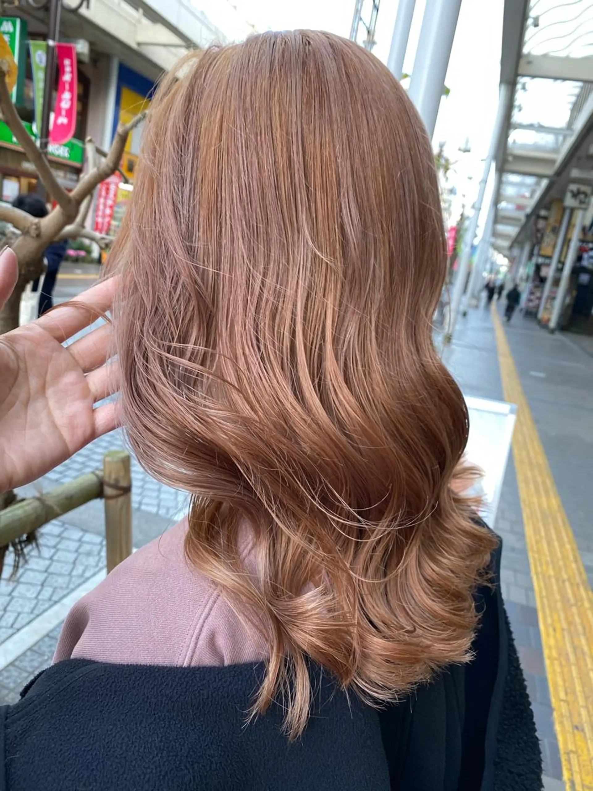 ミディアム カラー ベージュカラー ミルクティーベージュ ヘアカラー デザインカラー✨新倉 佑奈のヘアスタイル