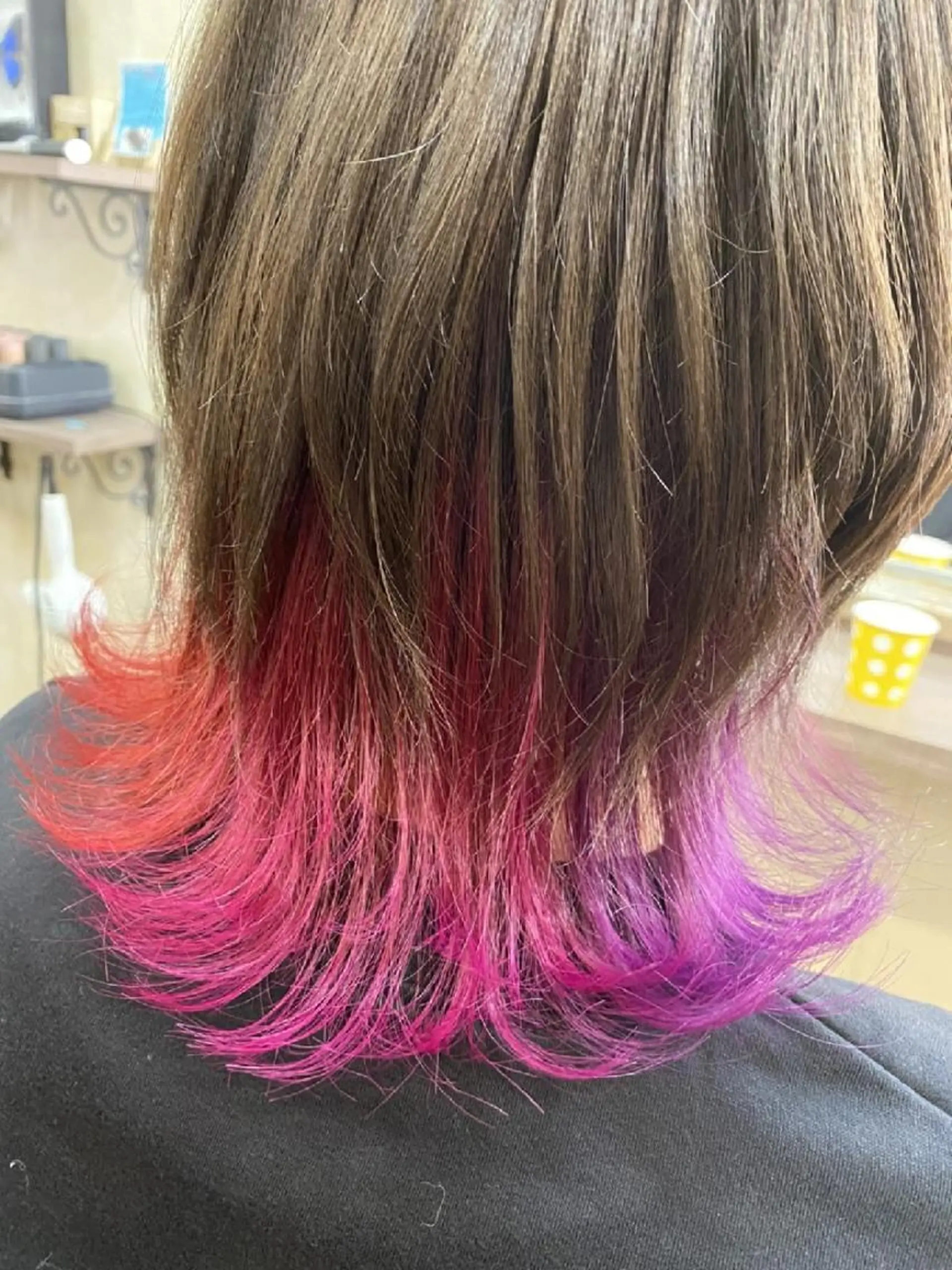 ショート ヘアカラー Magic Mush のヘアスタイル