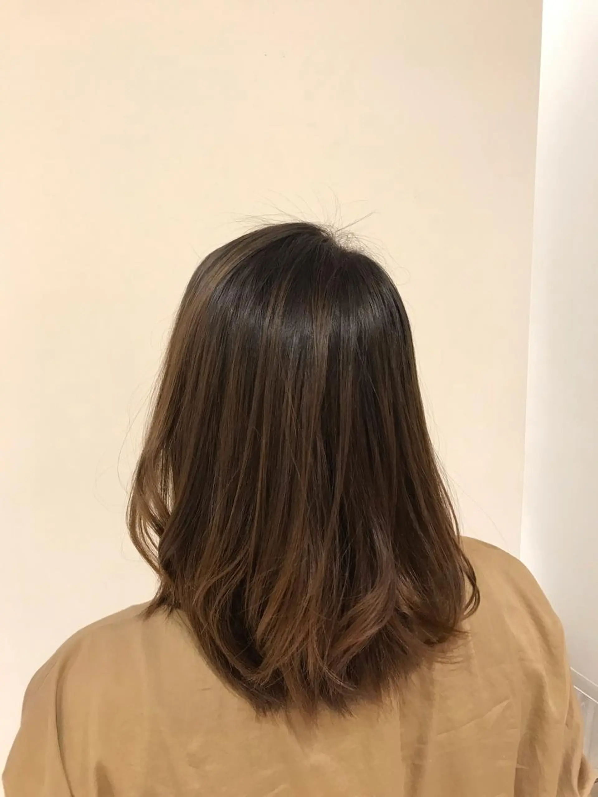 ミディアム カラー 菅 由梨菜のヘアスタイル