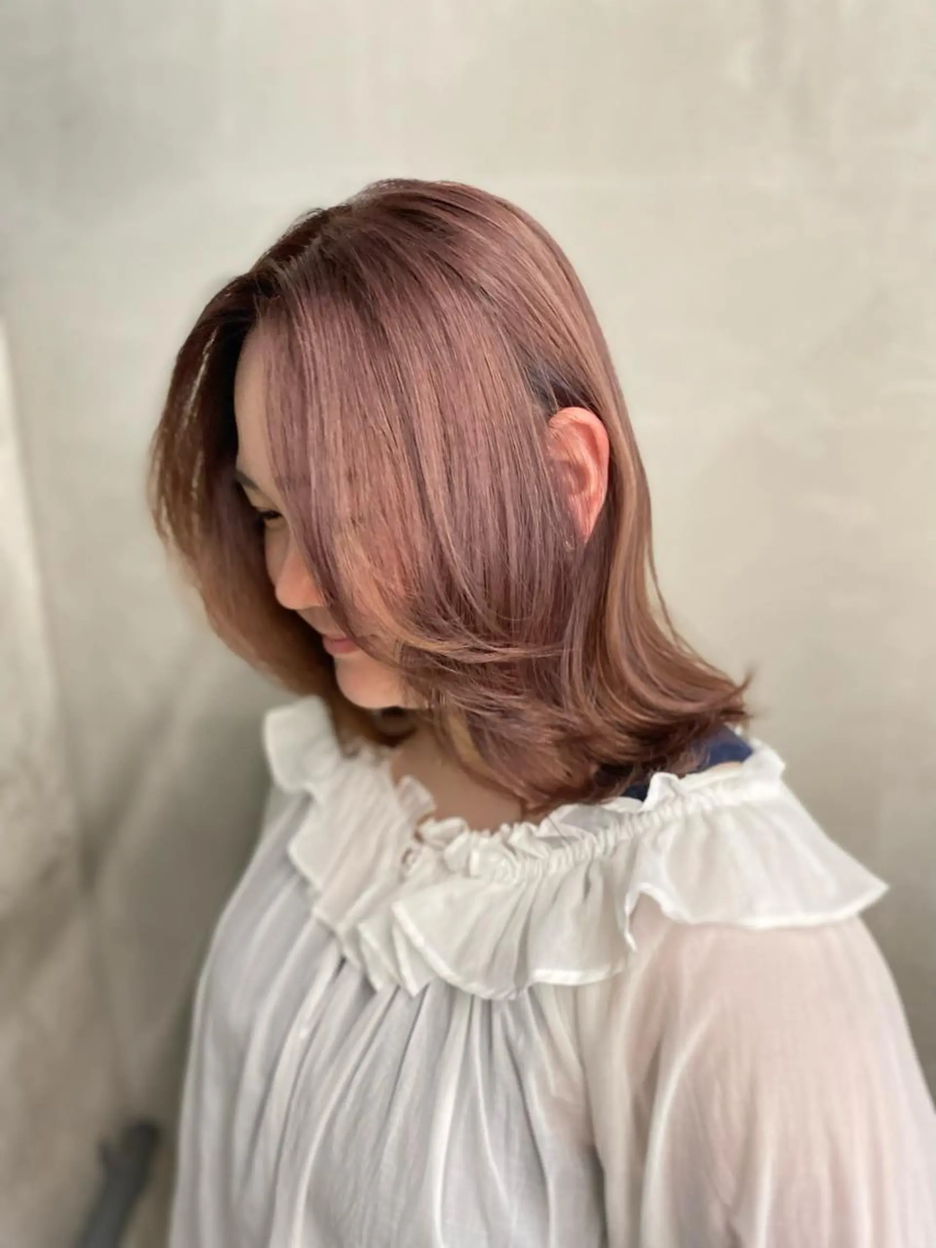ミディアム カラー ヘアアレンジ ベージュカラー ピンクカラー ピンクベージュ レイヤーカット カット ヘアカラー mina 🌷のヘアスタイル