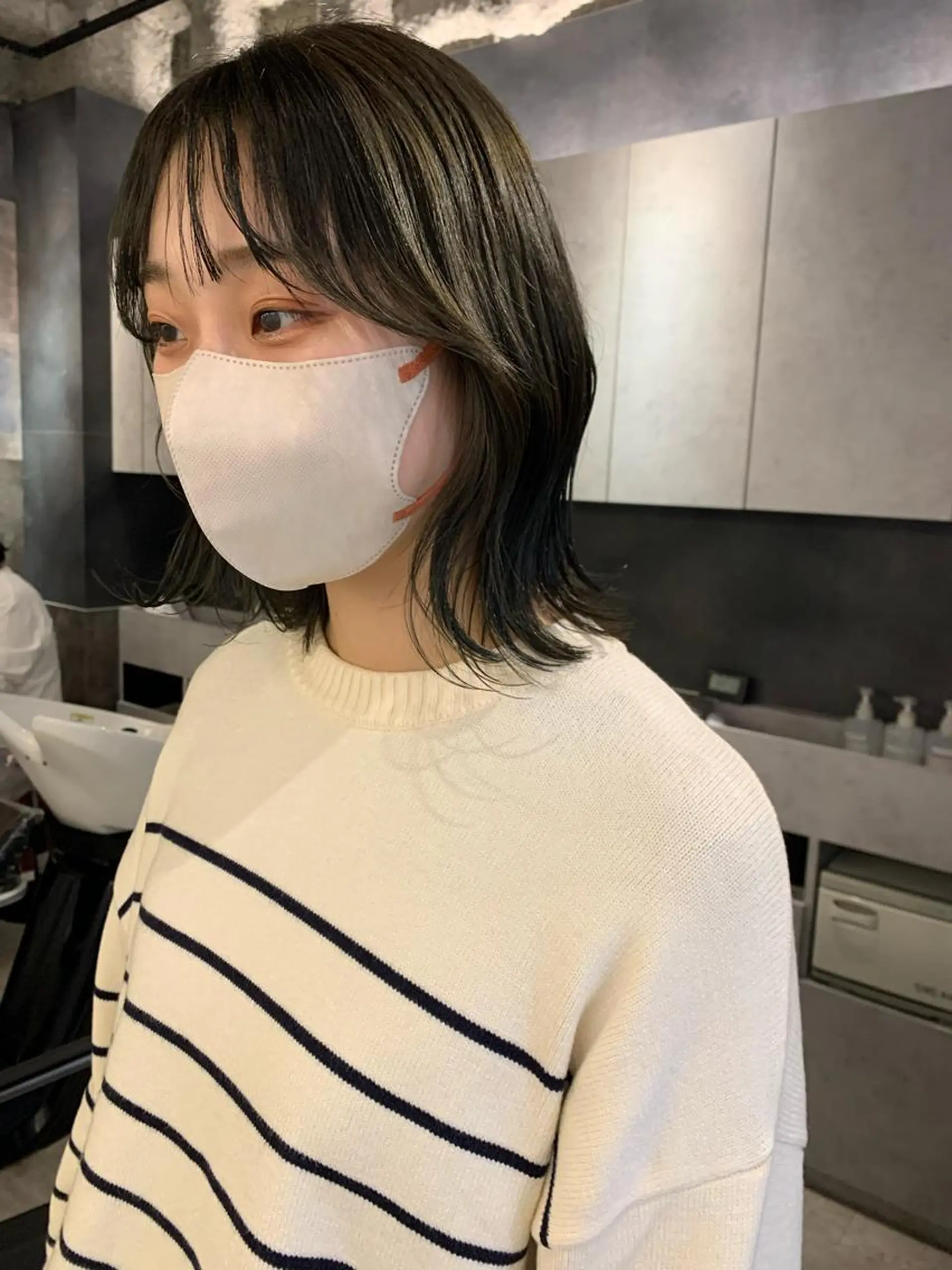 ミディアム カラー カット ヘアカラー SAKINO． ベージュカラーのヘアスタイル