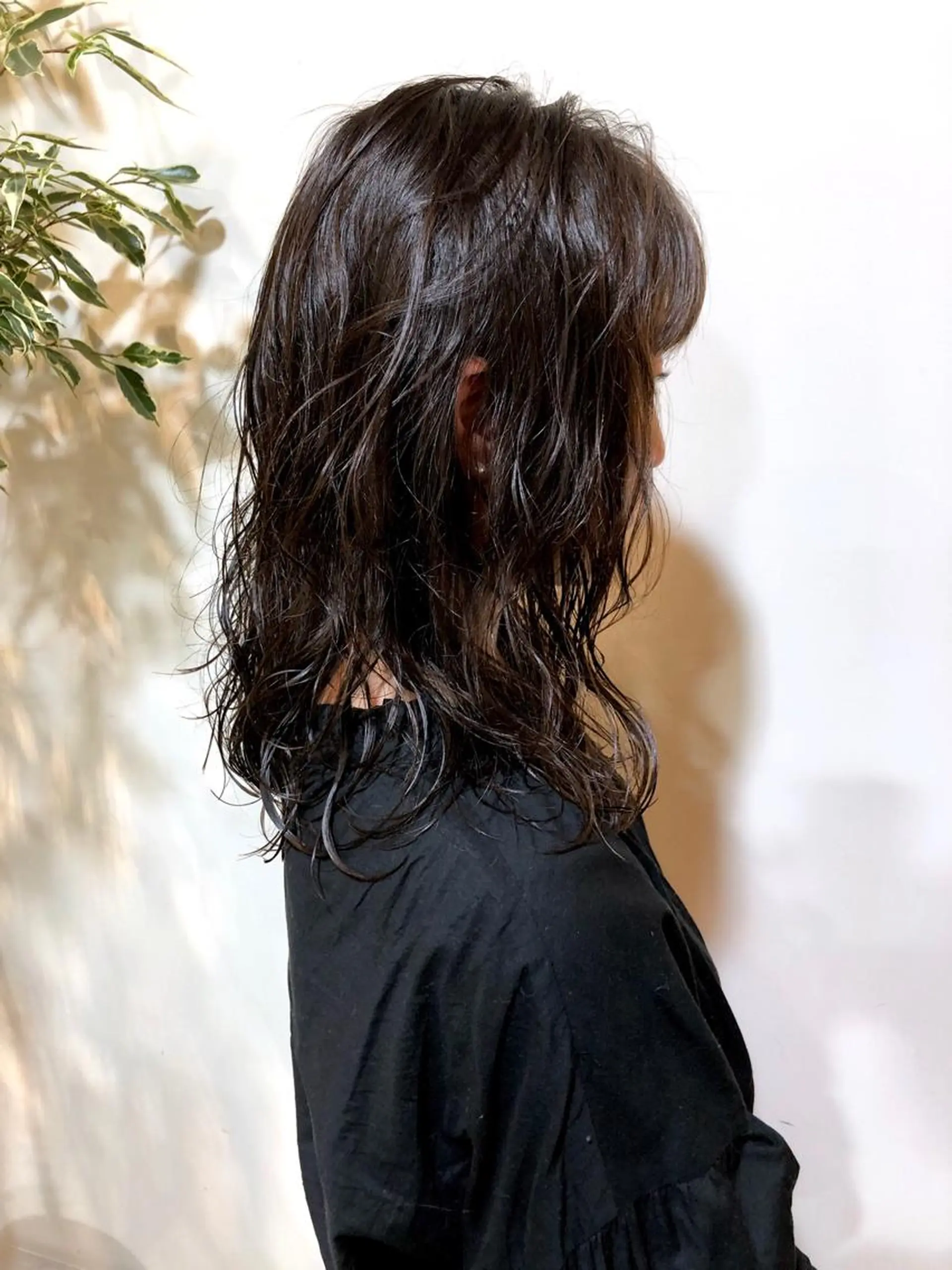 ミディアム パーマ MIOベージュカラー 柔らかいカラーのヘアスタイル