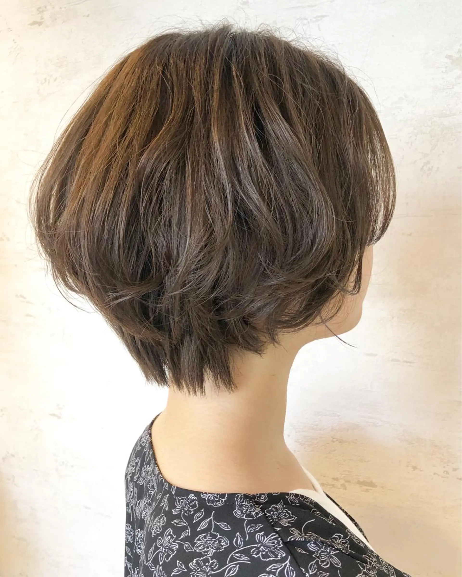 ショート 女性に人気♪ はやしほのかのヘアスタイル