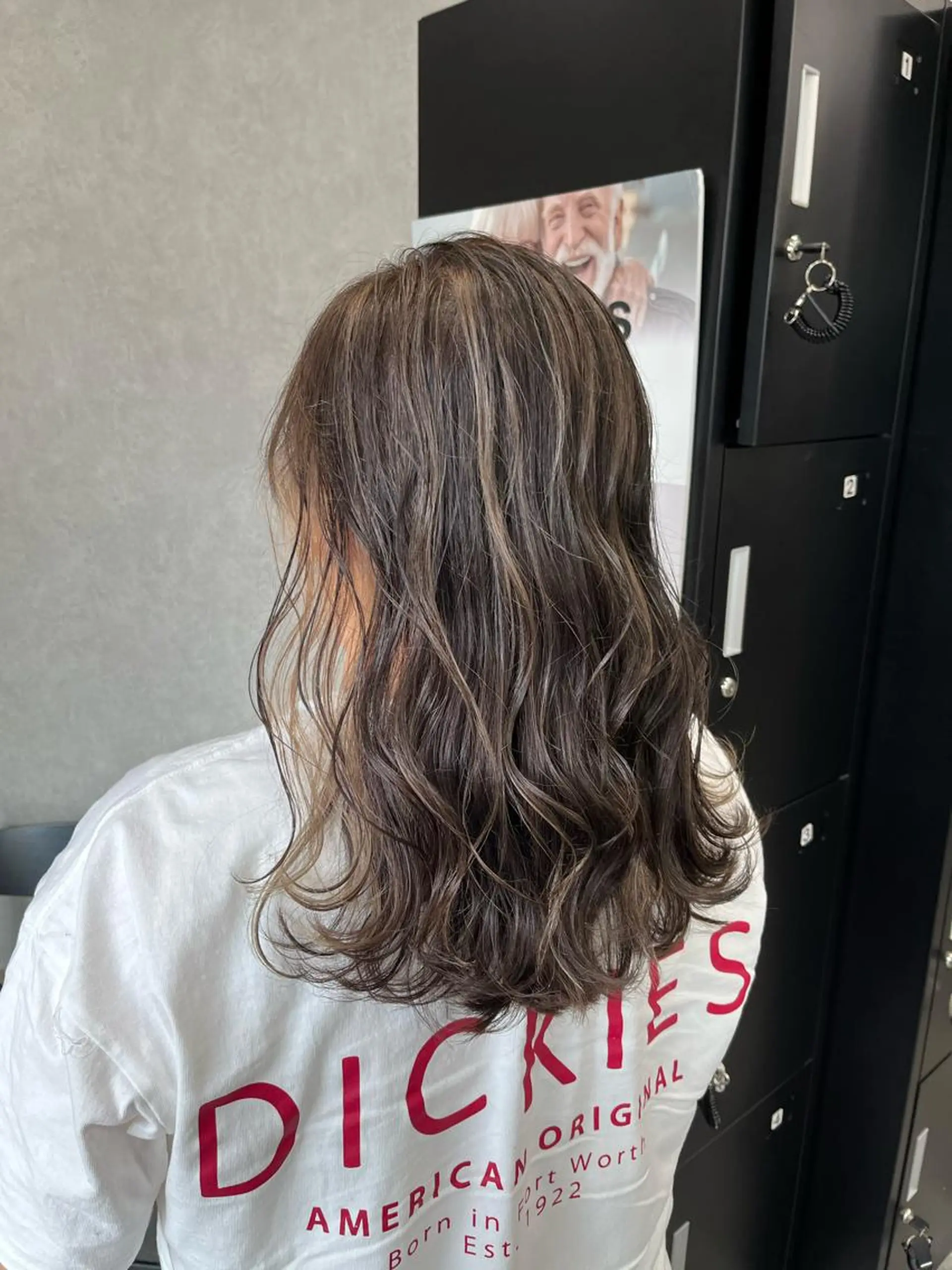 セミロング カラー カット ヘアカラー トリートメント hairworksbadass所属・菊地 旬のヘアスタイル