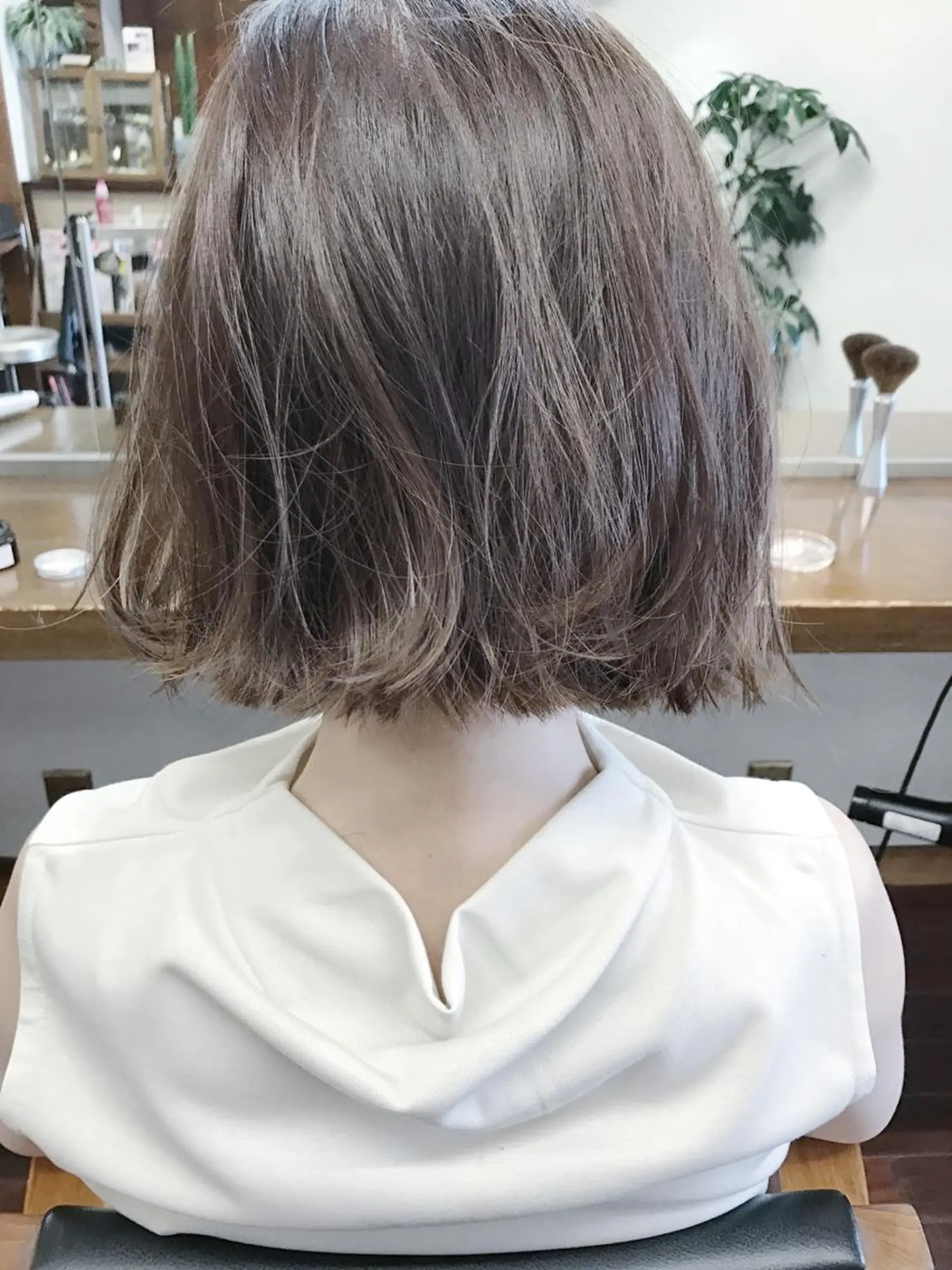 ショート カラー 切りっぱなしボブ ブルーカラー ブルージュ ボブ 【完全マンツー 恵比寿】佐藤 翔のヘアスタイル