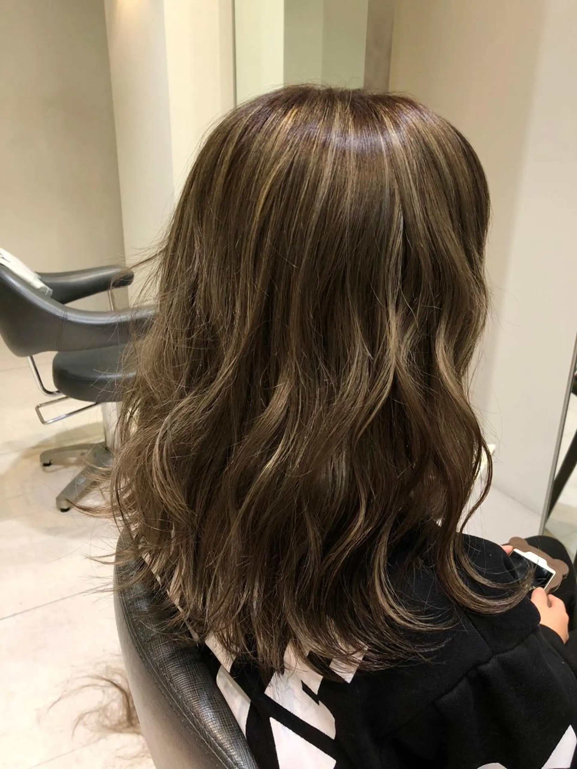 ミディアム カラー グレージュ ハイライトカラー ハイライト aimée/ まつ毛&眉毛サロンの眉毛・アイブロウイメージ