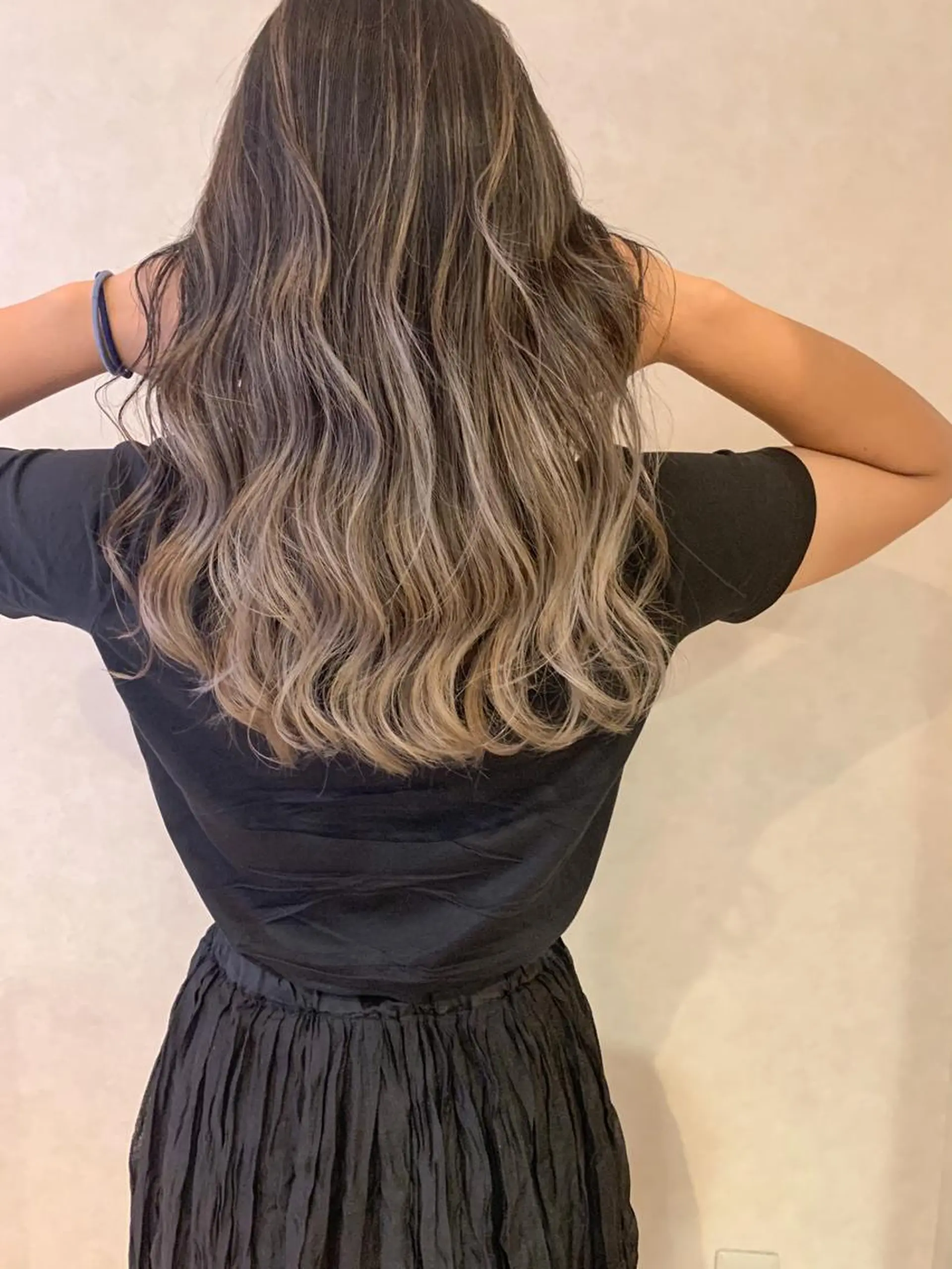 ロング レイヤーカット Lit.豊橋 夏目のヘアスタイル