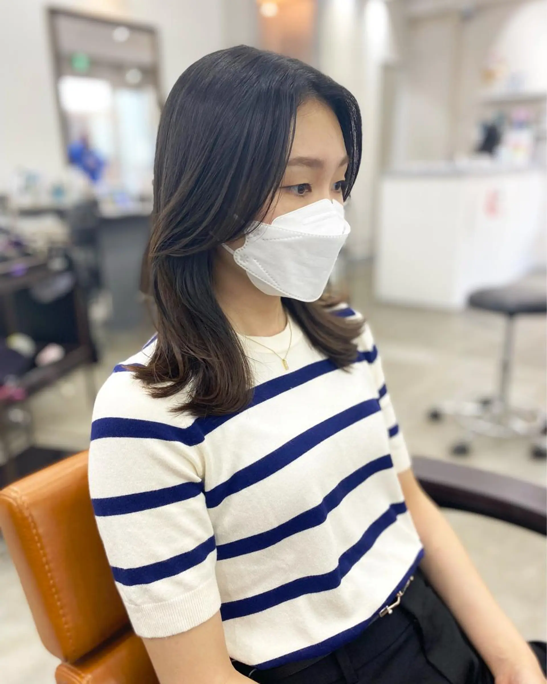 ミディアム カラー イルミナカラー くびれヘア 顔周りカット 韓国風ヘア オリーブ/アッシュ やわらか透明感カラーのヘアスタイル