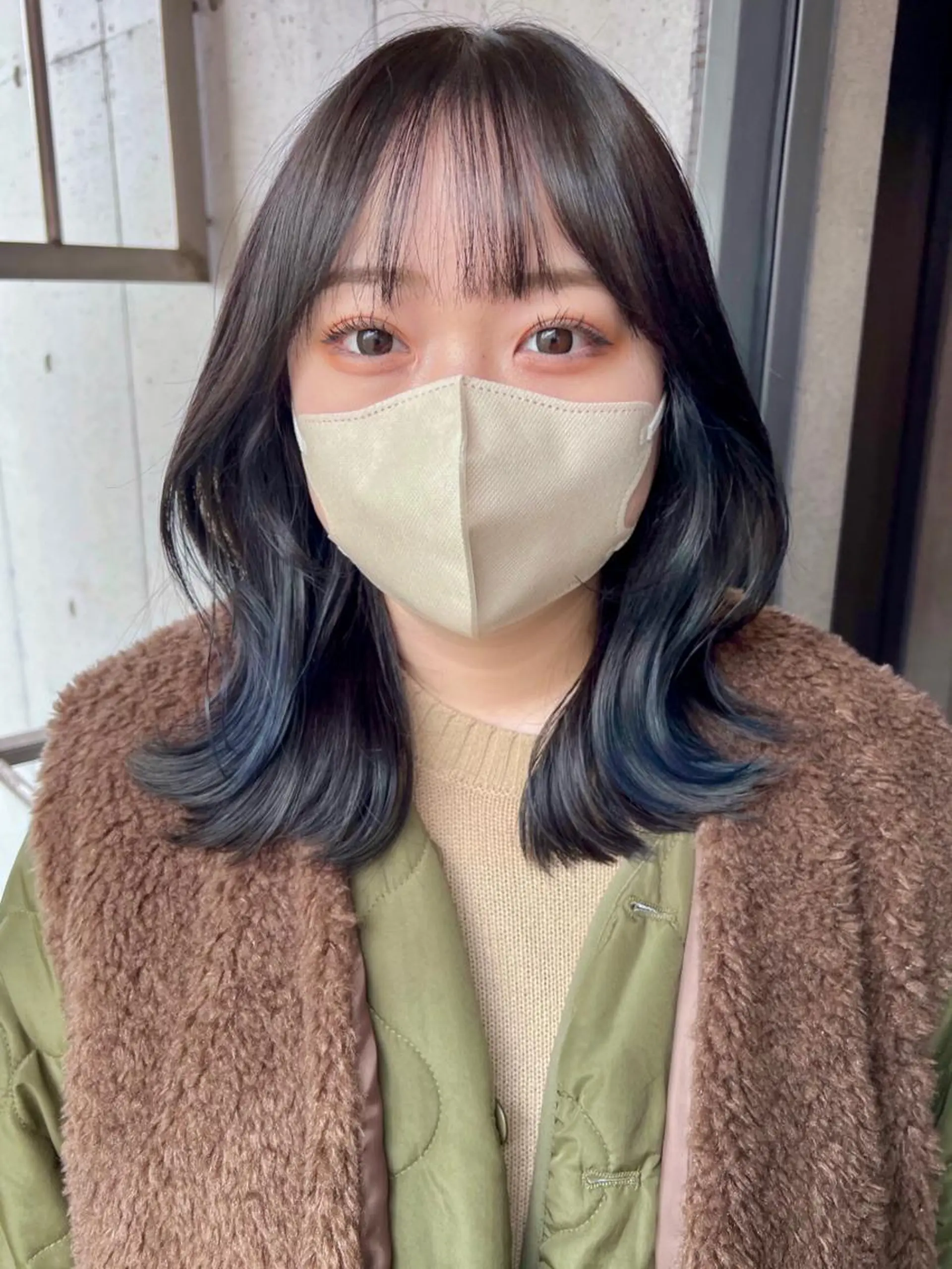 ミディアム カラー 黒髪 ブルーカラー ブルーブラック イヤリングカラー ネイビーカラー ヘアカラー トリートメント トレンドヘア🌿 chinariのヘアスタイル